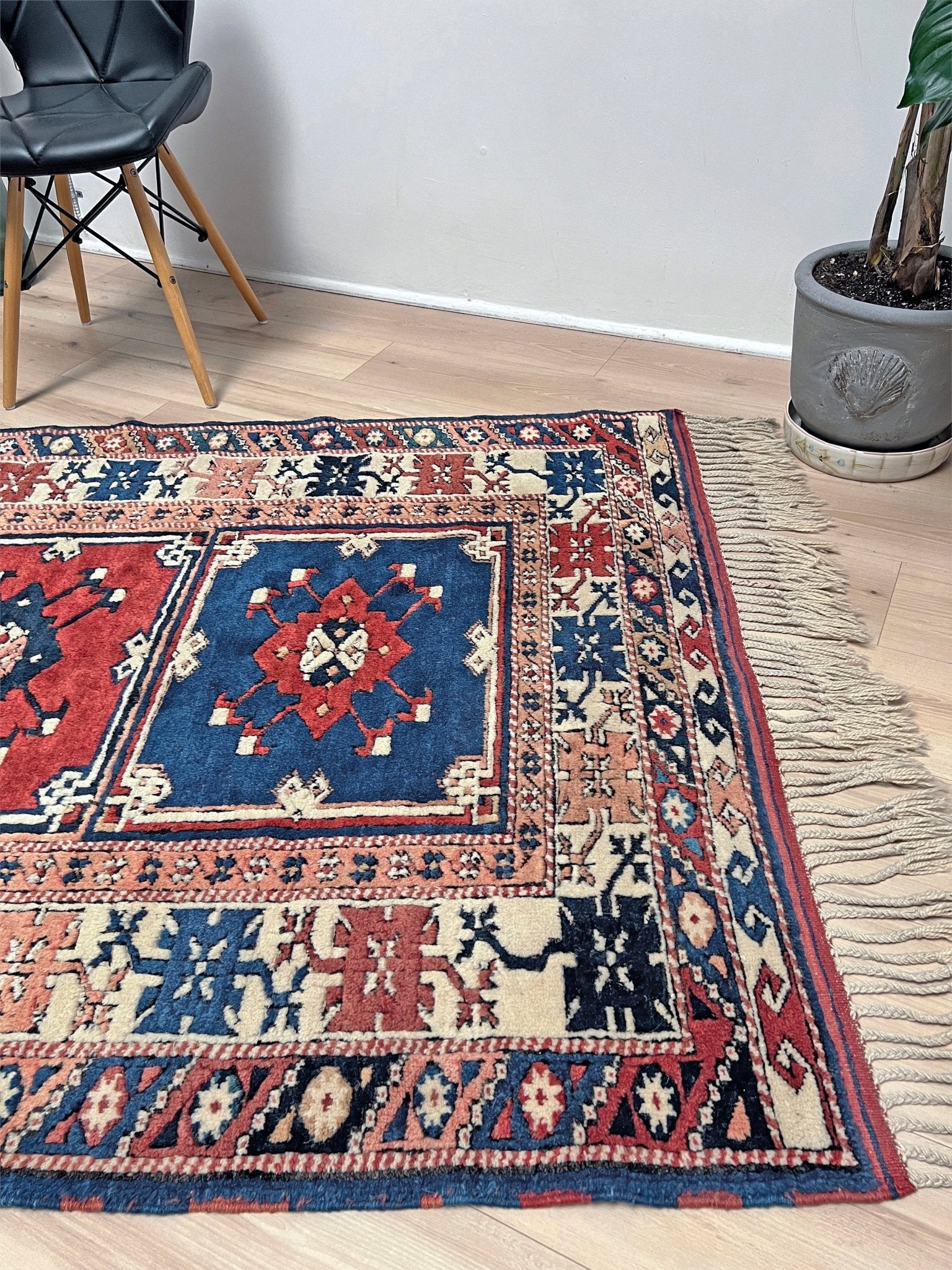 Yuntdag vintage turkish rug. 4x6 wool rug Soft handmade rug. Turkish rug shop san francisco bay area. Buy oriental rug online