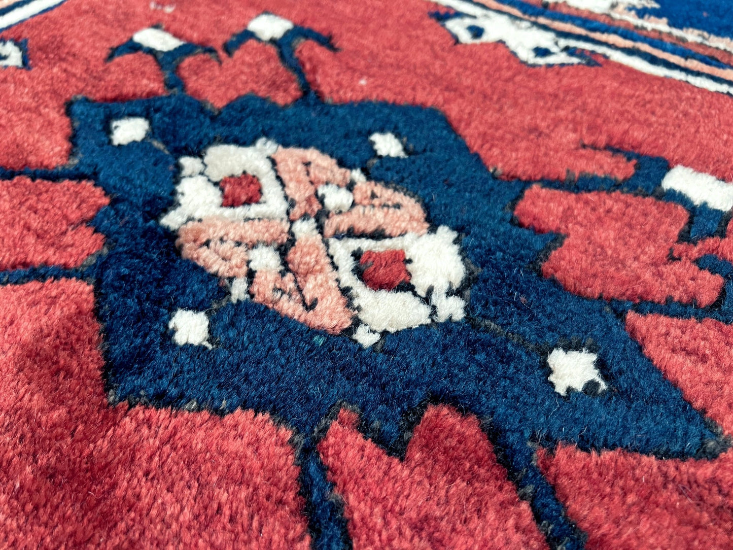 Yuntdag vintage turkish rug. 4x6 wool rug Soft handmade rug. Turkish rug shop san francisco bay area. Buy oriental rug online