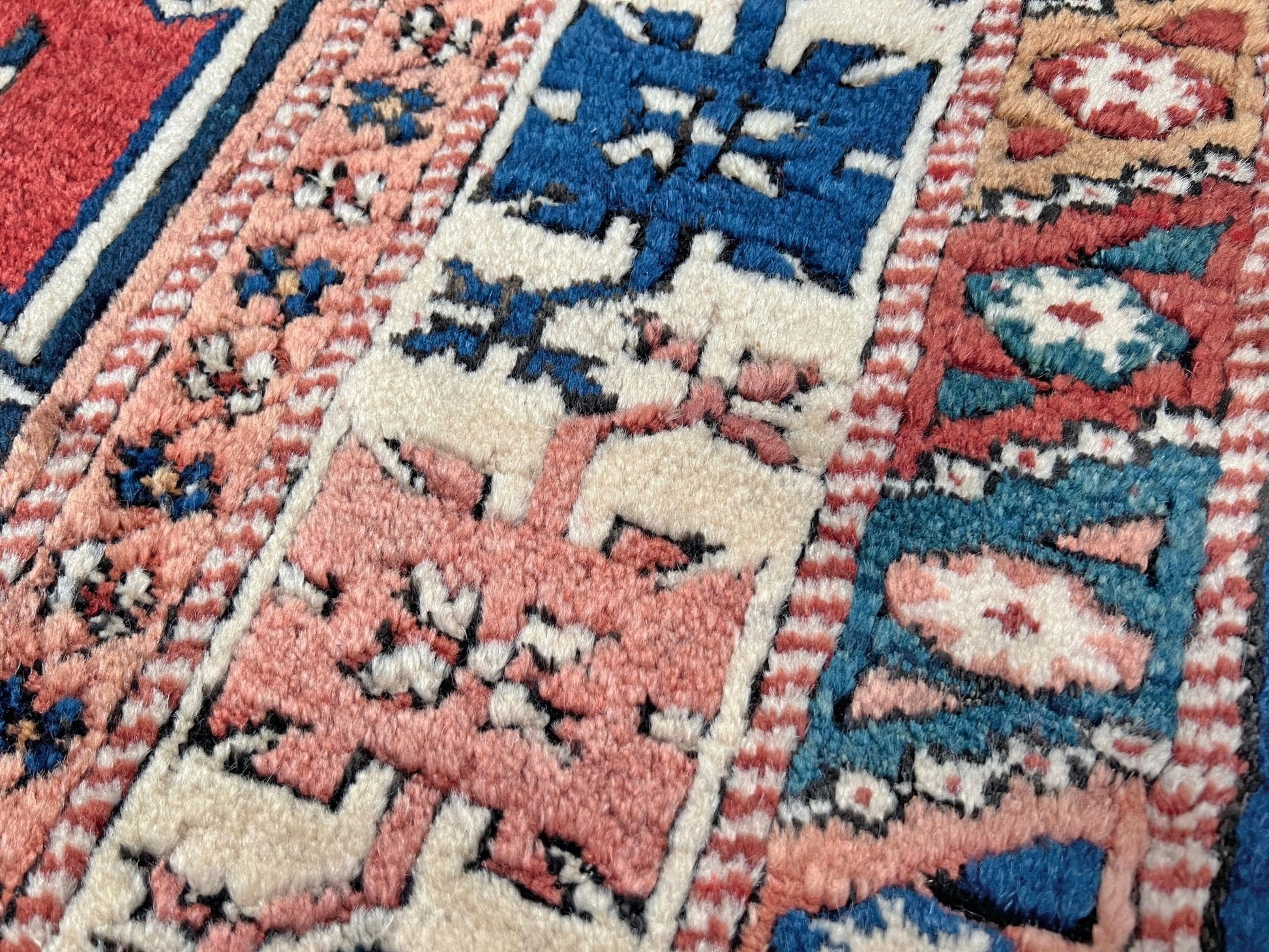 Yuntdag vintage turkish rug. 4x6 wool rug Soft handmade rug. Turkish rug shop san francisco bay area. Buy oriental rug online