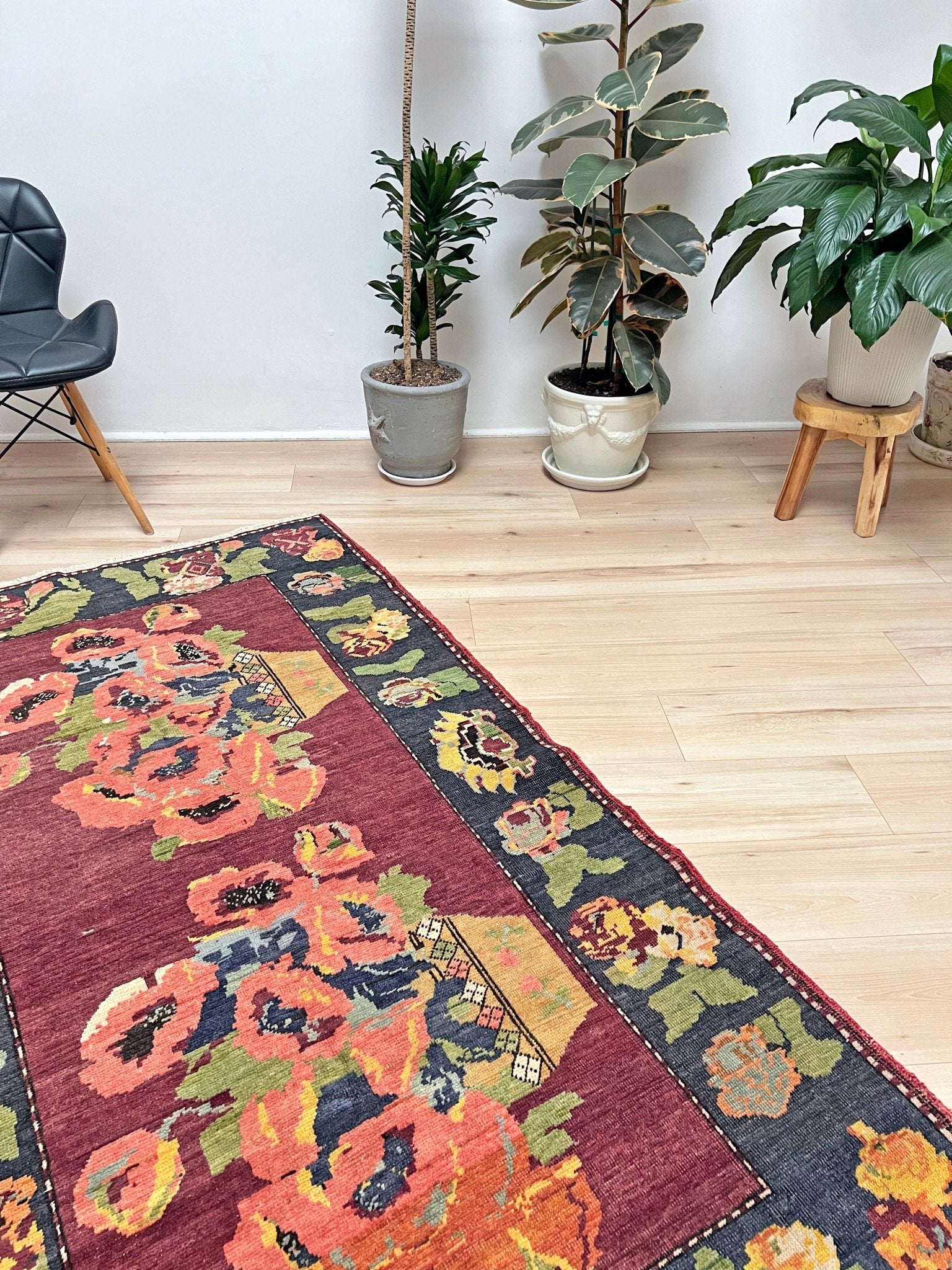 Pictoral floral caucasian rug wall hanging. Buy small handmade wool rug shop san francisco bay area berkeley. Buy rug online