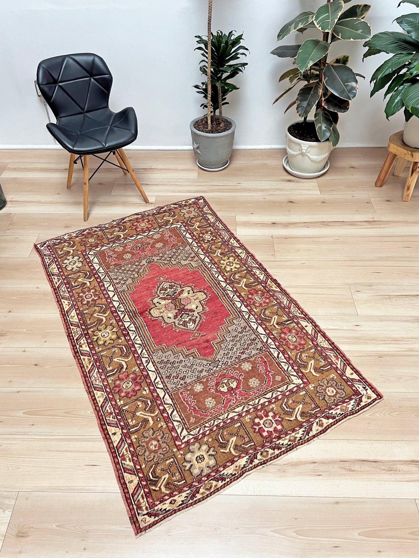 Kirsehir handmade wool vintage turkish rug shop san francisco bay area. Buy handmade rug online free shipping USA Canada.