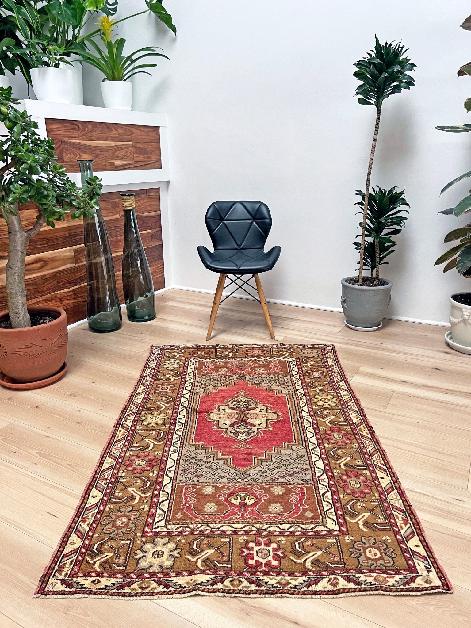 Kirsehir handmade wool vintage turkish rug shop san francisco bay area. Buy handmade rug online free shipping USA Canada.