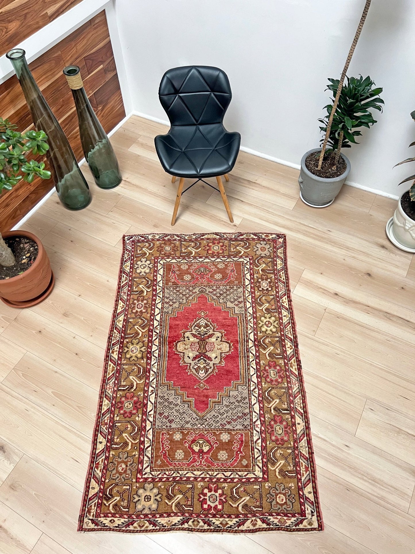 Kirsehir handmade wool vintage turkish rug shop san francisco bay area. Buy handmade rug online free shipping USA Canada.