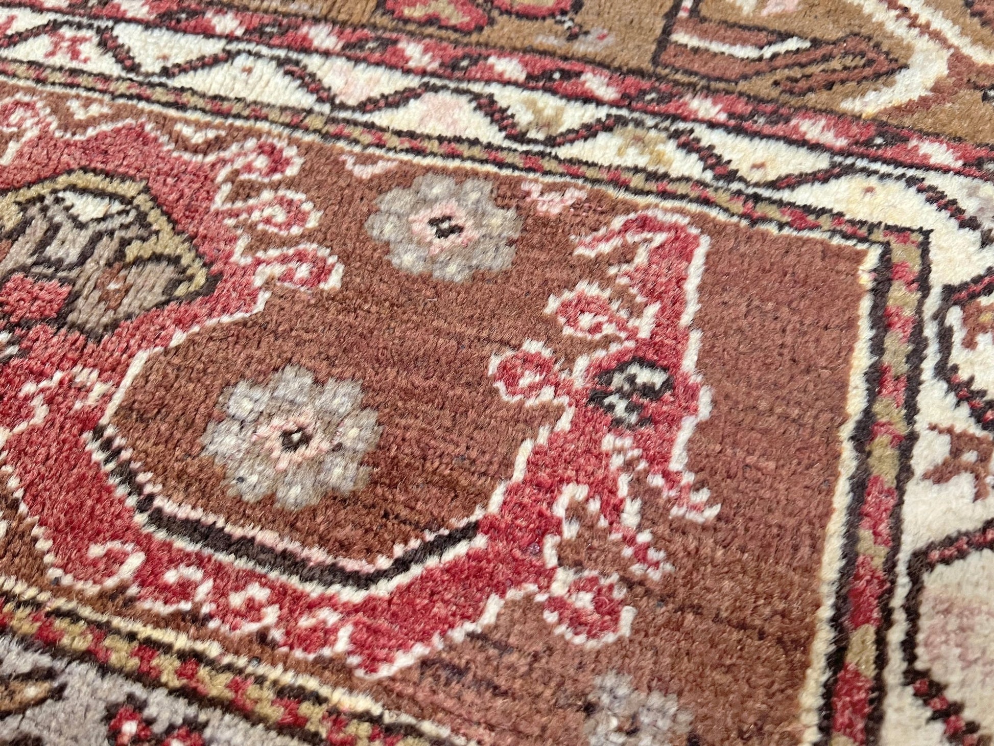 Kirsehir handmade wool vintage turkish rug shop san francisco bay area. Buy handmade rug online free shipping USA Canada.