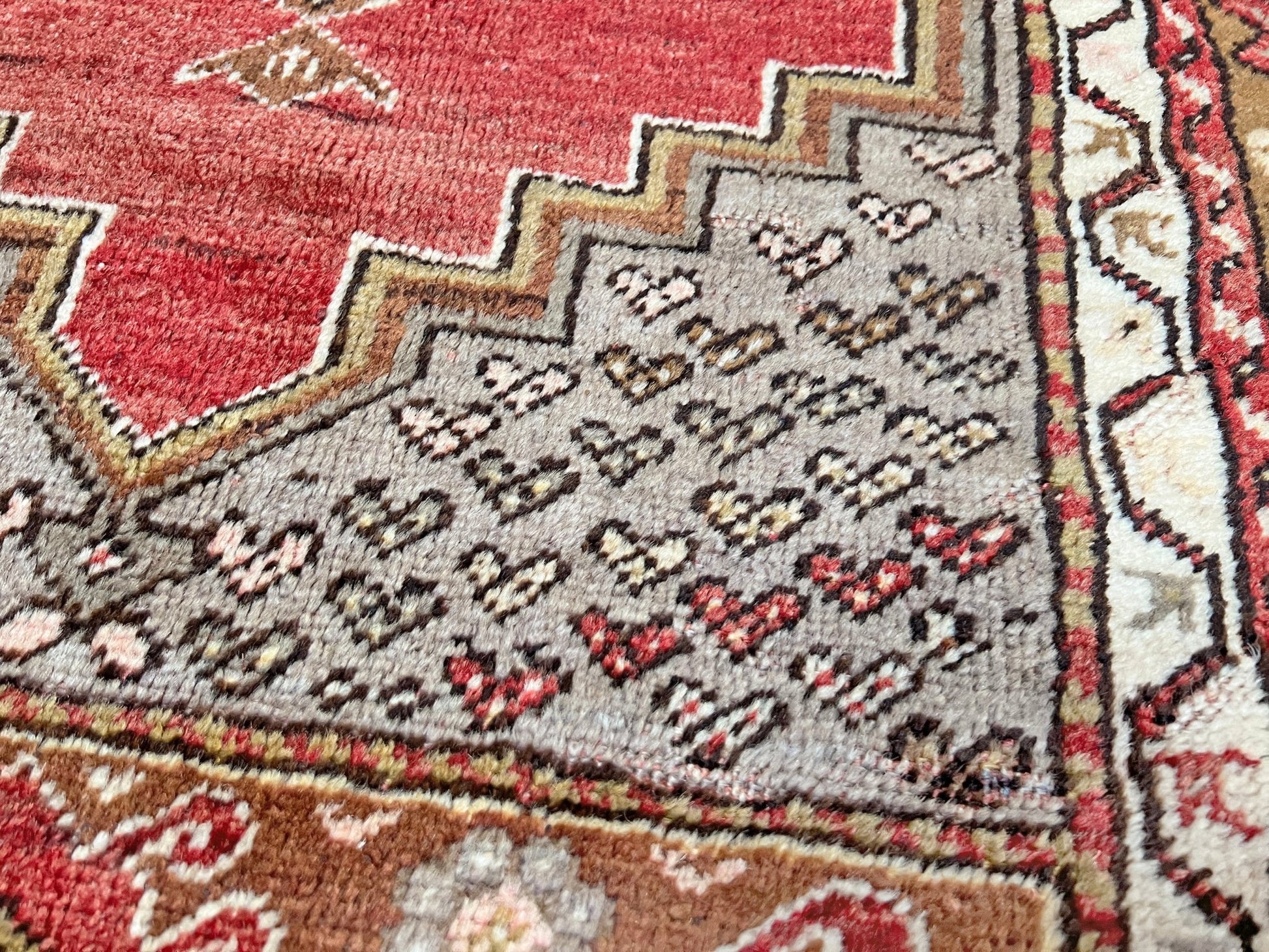 Kirsehir handmade wool vintage turkish rug shop san francisco bay area. Buy handmade rug online free shipping USA Canada.