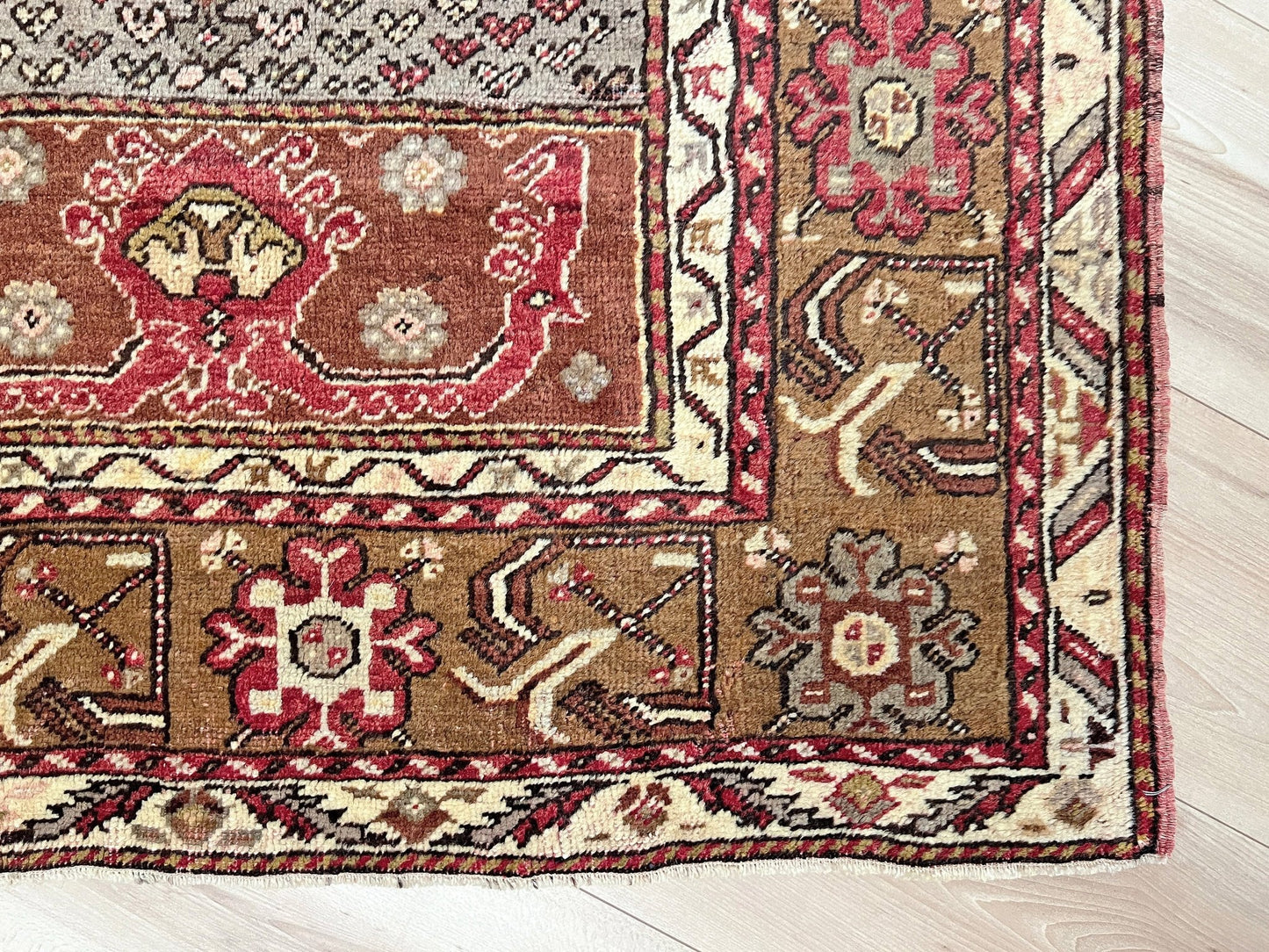 Kirsehir handmade wool vintage turkish rug shop san francisco bay area. Buy handmade rug online free shipping USA Canada.