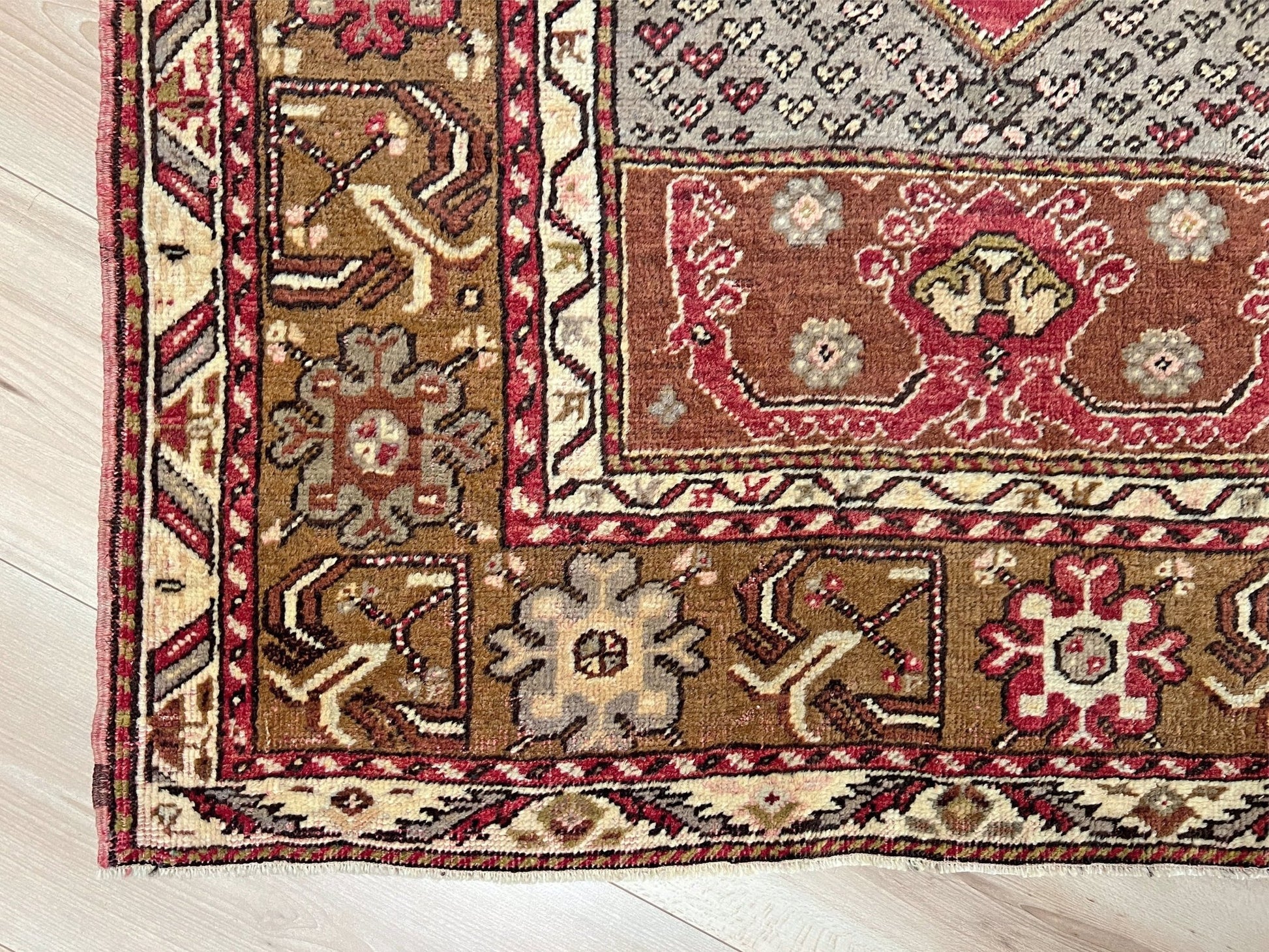 Kirsehir handmade wool vintage turkish rug shop san francisco bay area. Buy handmade rug online free shipping USA Canada.