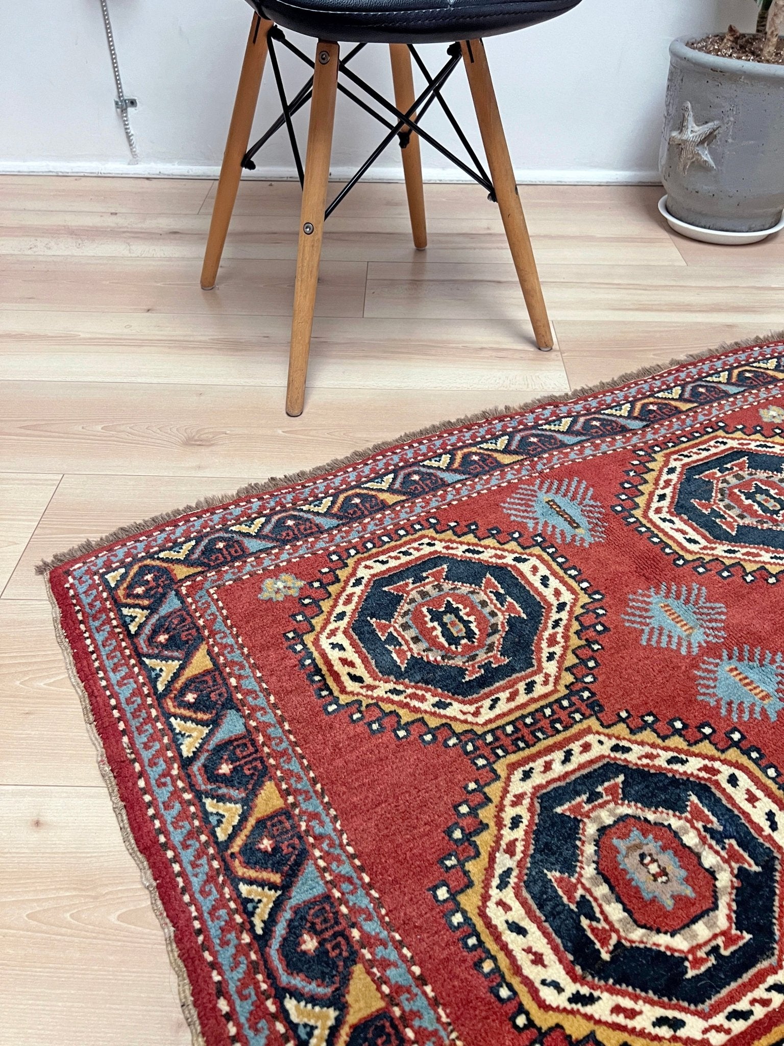 Derbend caucasian handmade wool mini rug. Oriental rug shop san francisco bay area. Buy affordable rug online free shipping