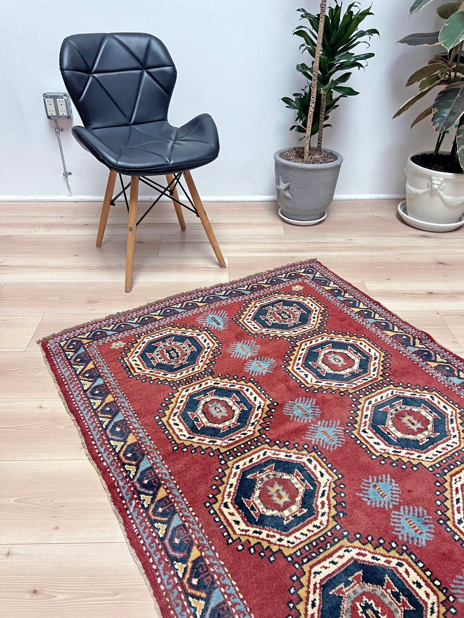 Derbend caucasian handmade wool mini rug. Oriental rug shop san francisco bay area. Buy affordable rug online free shipping