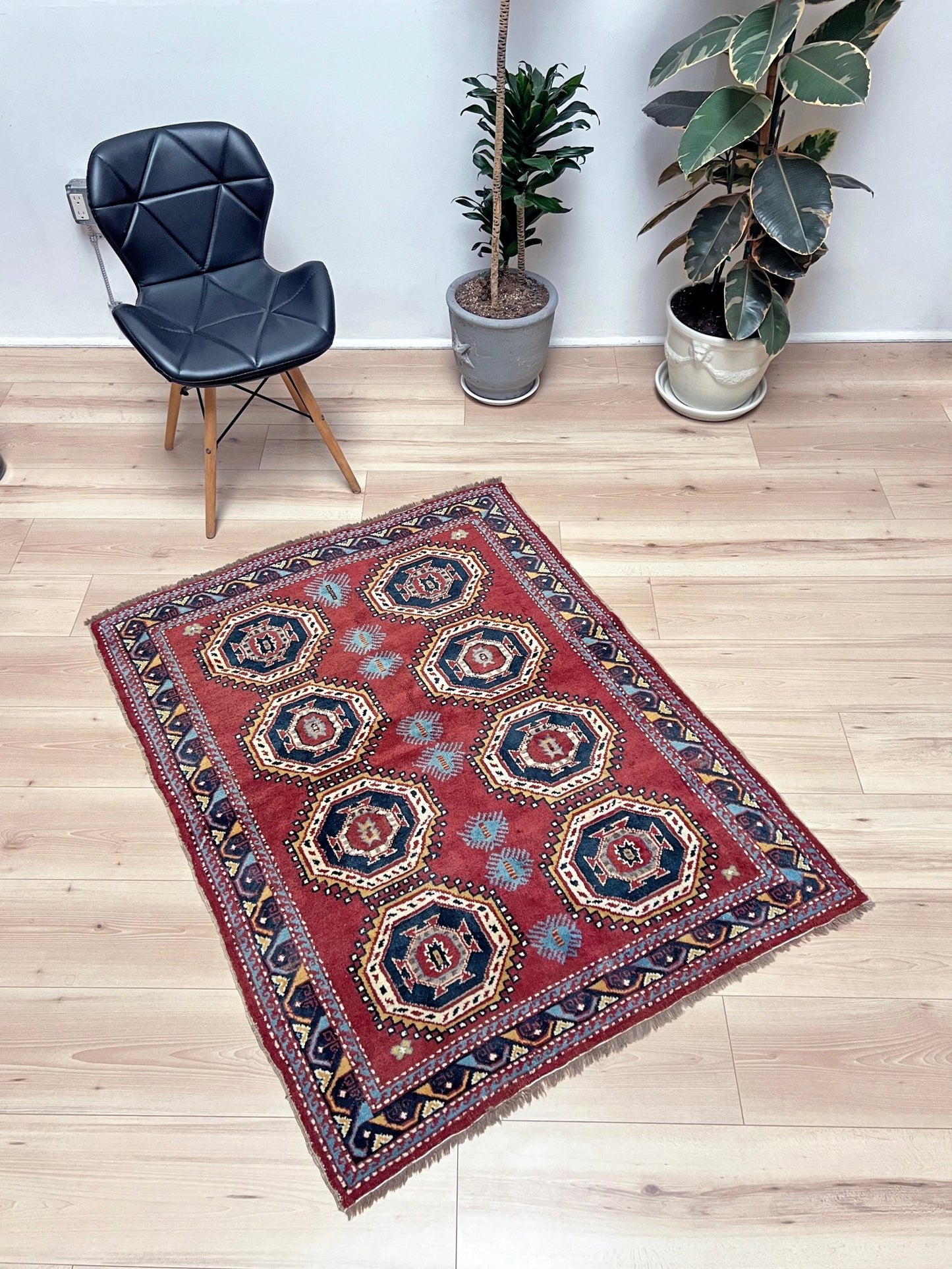 Derbend caucasian handmade wool mini rug. Oriental rug shop san francisco bay area. Buy affordable rug online free shipping