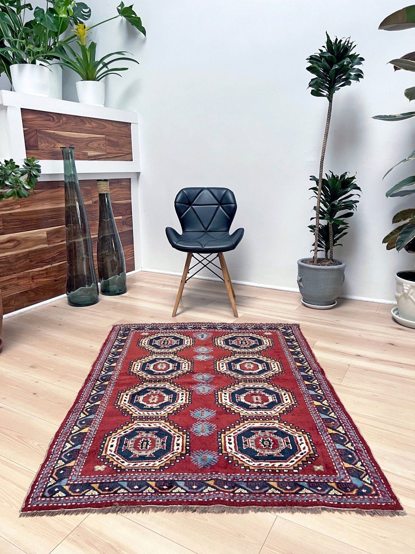 Derbend caucasian handmade wool mini rug. Oriental rug shop san francisco bay area. Buy affordable rug online free shipping