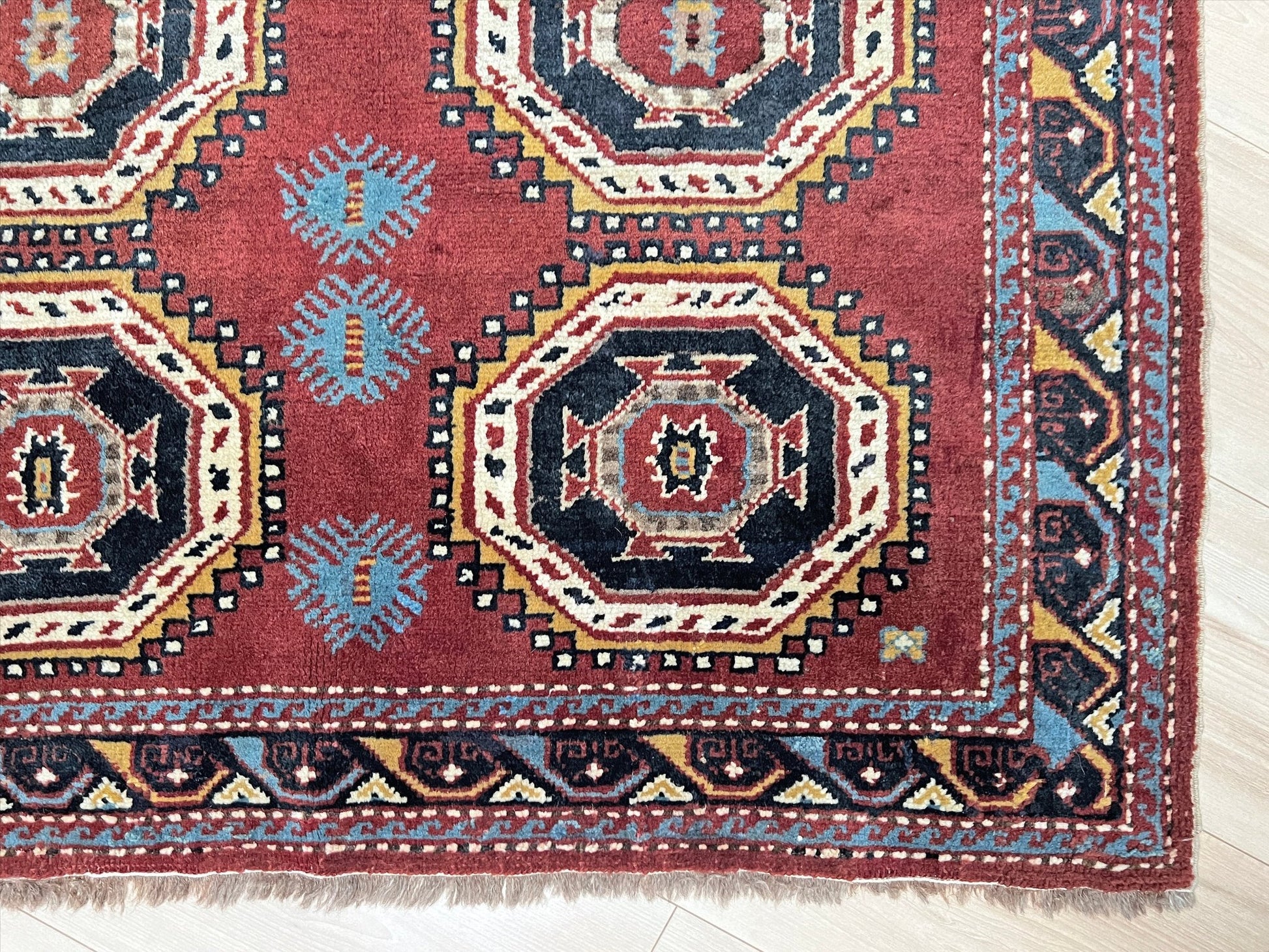 Derbend caucasian handmade wool mini rug. Oriental rug shop san francisco bay area. Buy affordable rug online free shipping