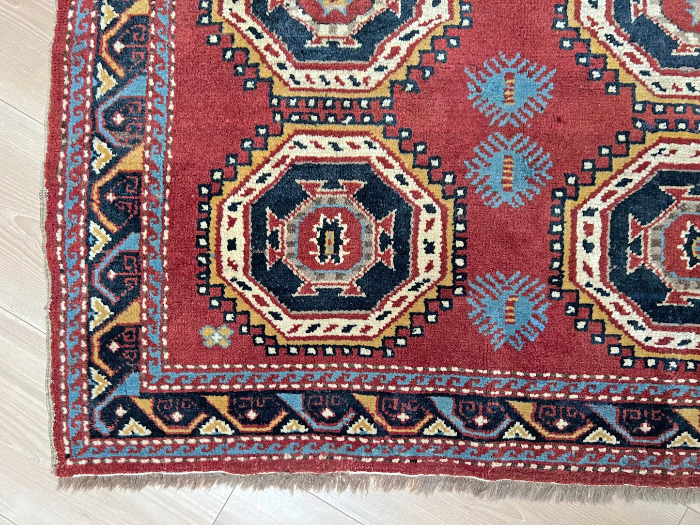 Derbend caucasian handmade wool mini rug. Oriental rug shop san francisco bay area. Buy affordable rug online free shipping