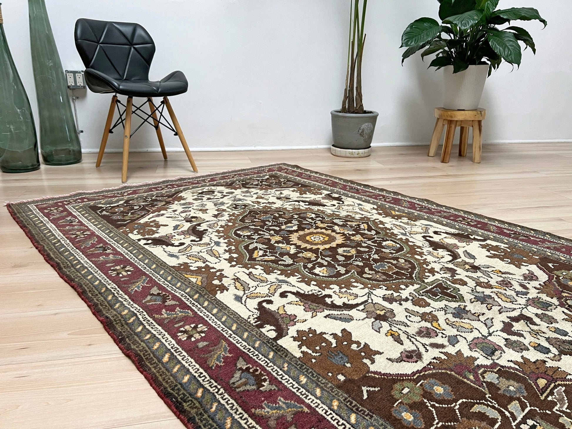 Kayseri Vintage turkish rug shop San francisco bay area. Carpet store Buy handmade 4x6 wool rug online free shipping.