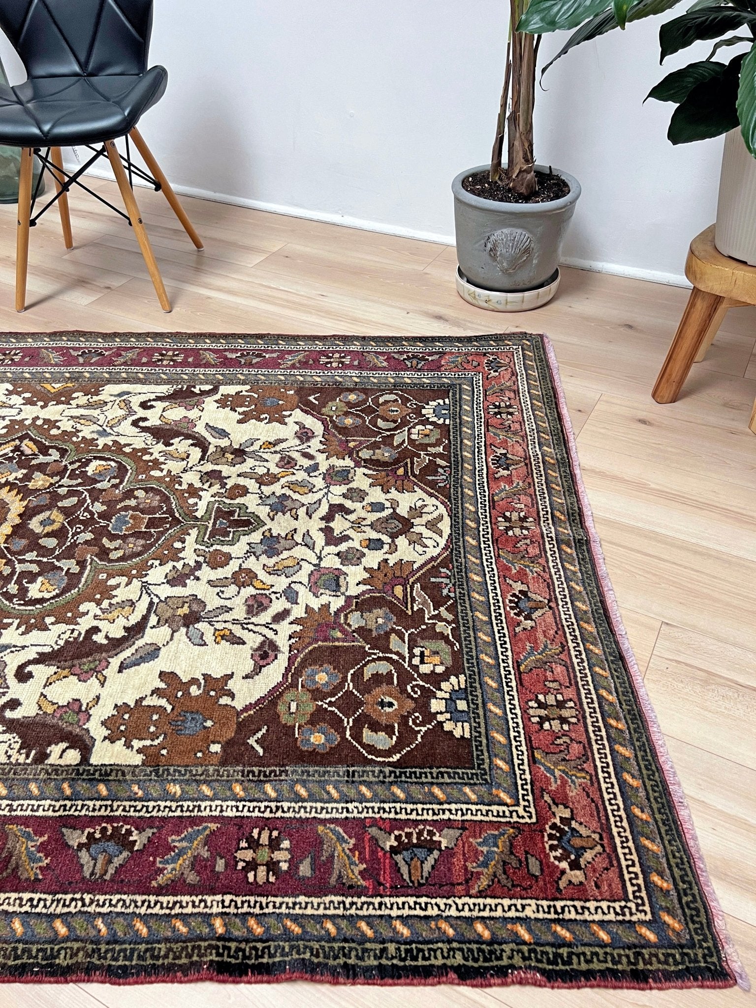 Kayseri Vintage turkish rug shop San francisco bay area. Carpet store Buy handmade 4x6 wool rug online free shipping.