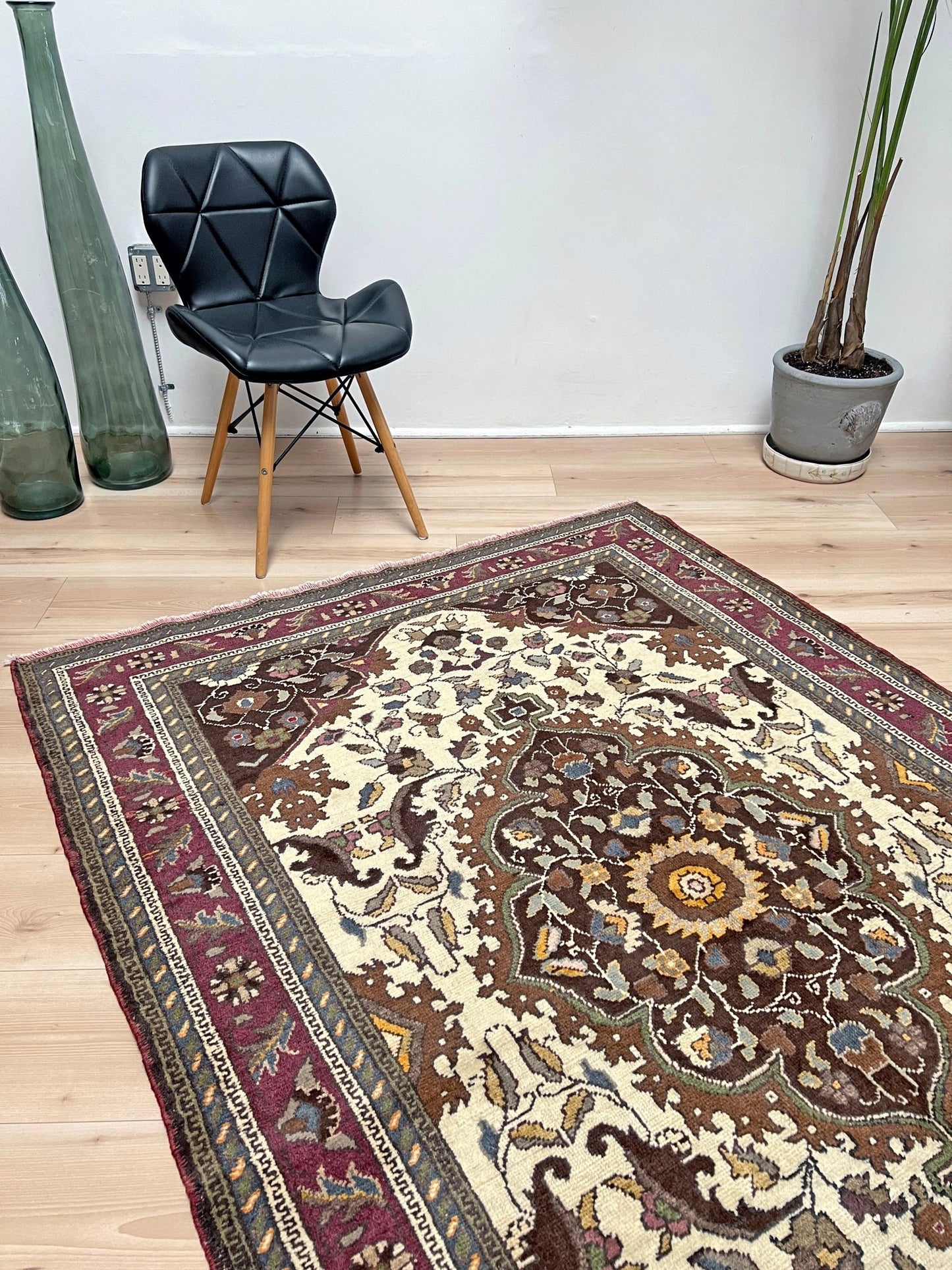 Kayseri Vintage turkish rug shop San francisco bay area. Carpet store Buy handmade 4x6 wool rug online free shipping.