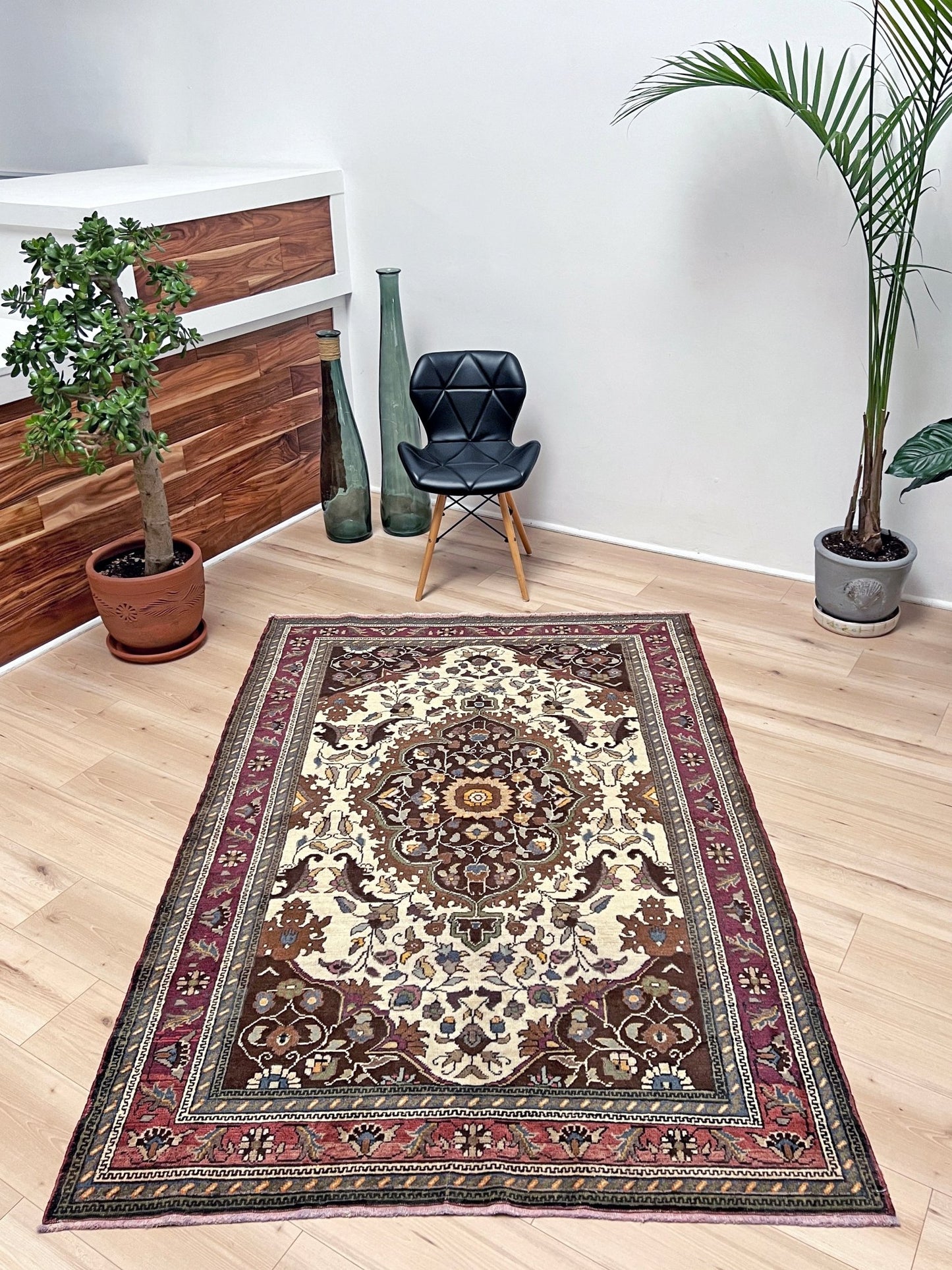 Kayseri Vintage turkish rug shop San francisco bay area. Carpet store Buy handmade 4x6 wool rug online free shipping.