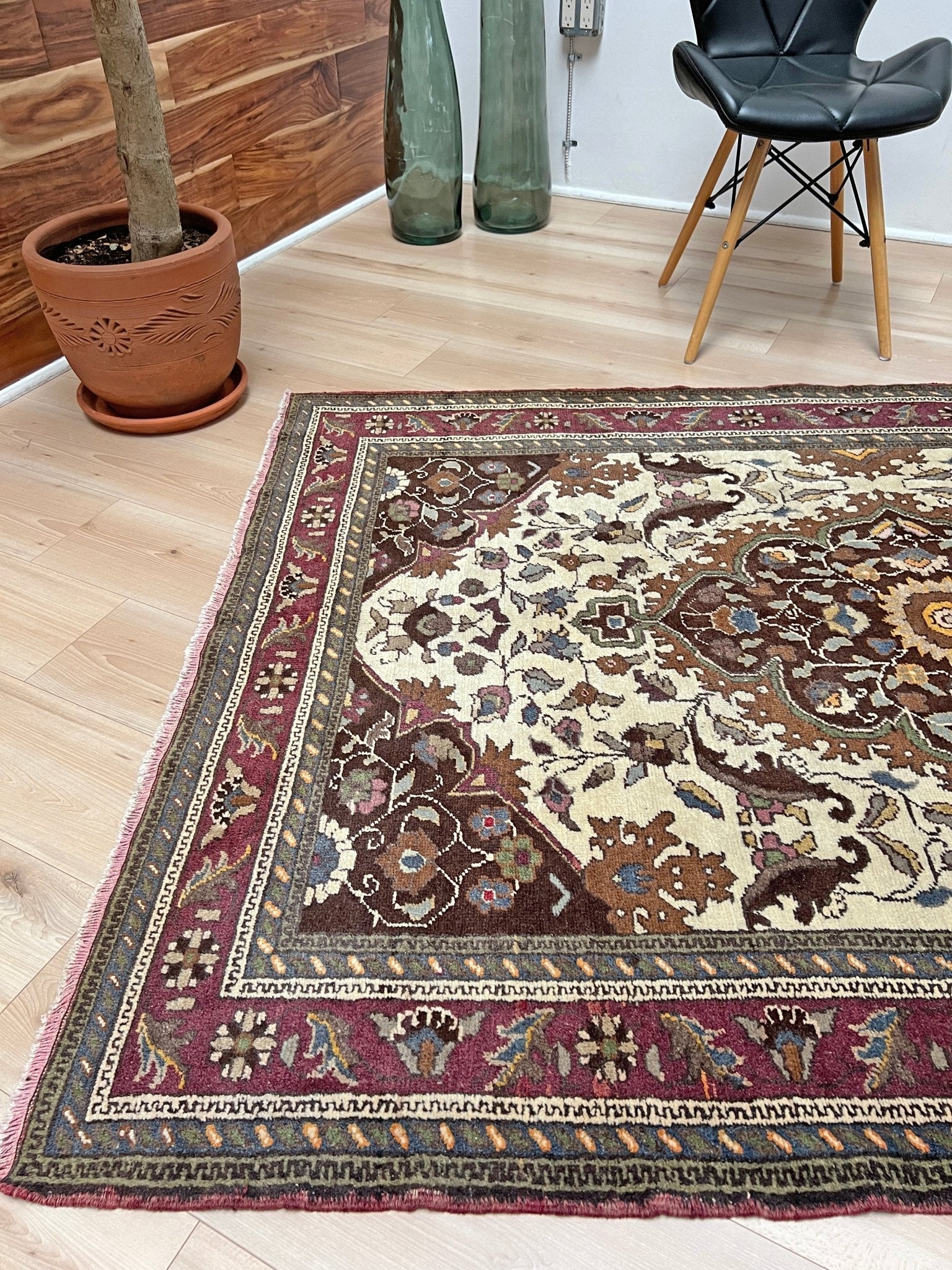 Kayseri Vintage turkish rug shop San francisco bay area. Carpet store Buy handmade 4x6 wool rug online free shipping.