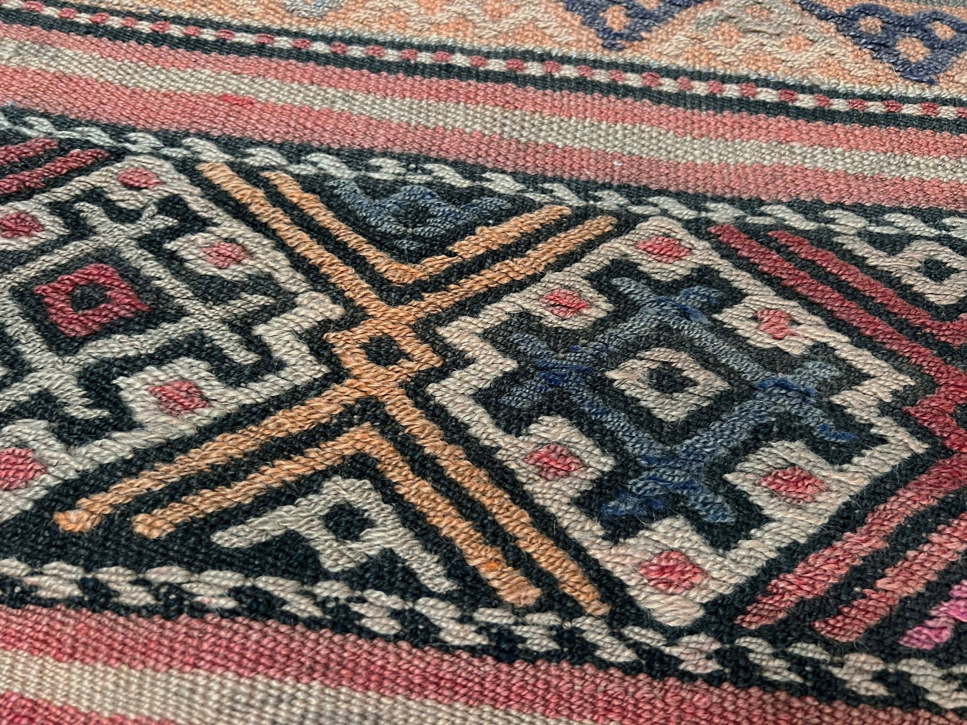 Handmade Turkish Kilim rug shop. Wool 6x8 rug for living room bedroom nursery kitchen dining. Turkish rug shop san francisco bay area