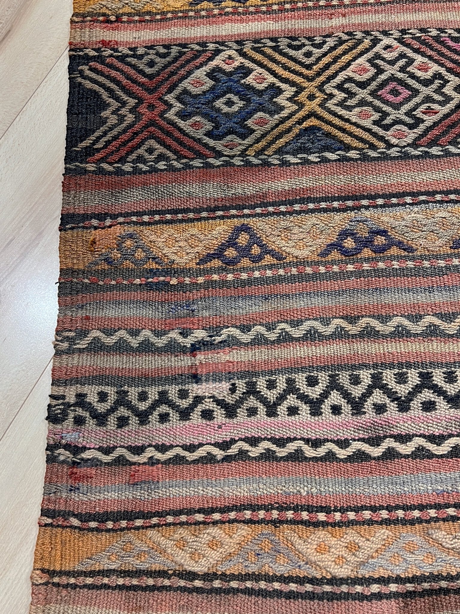 Handmade Turkish Kilim rug shop. Wool 6x8 rug for living room bedroom nursery kitchen dining. Turkish rug shop san francisco bay area