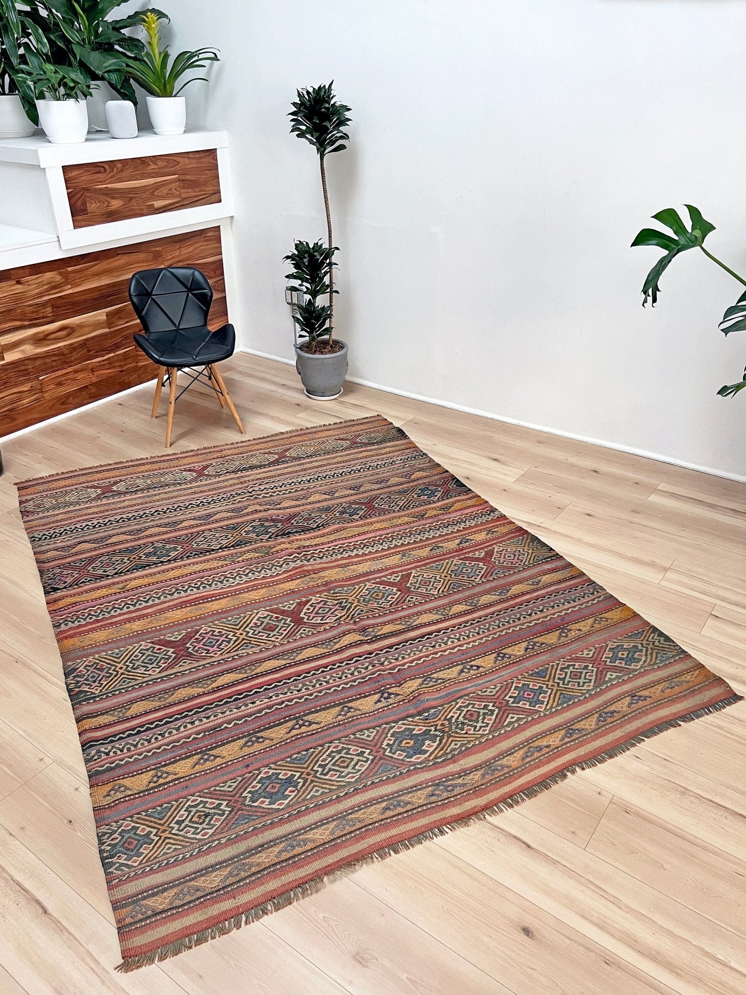 Handmade Turkish Kilim rug shop. Wool 6x8 rug for living room bedroom nursery kitchen dining. Turkish rug shop san francisco bay area