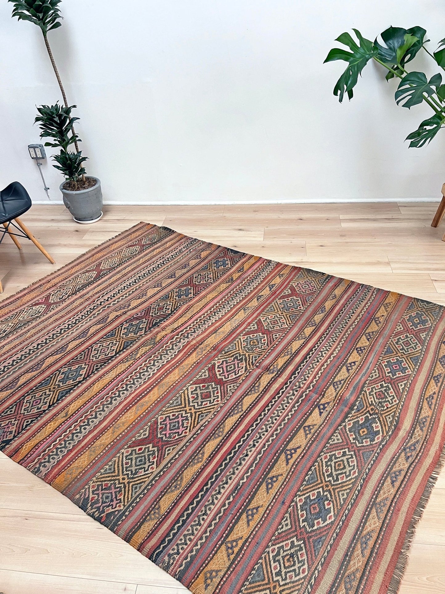 Handmade Turkish Kilim rug shop. Wool 6x8 rug for living room bedroom nursery kitchen dining. Turkish rug shop san francisco bay area