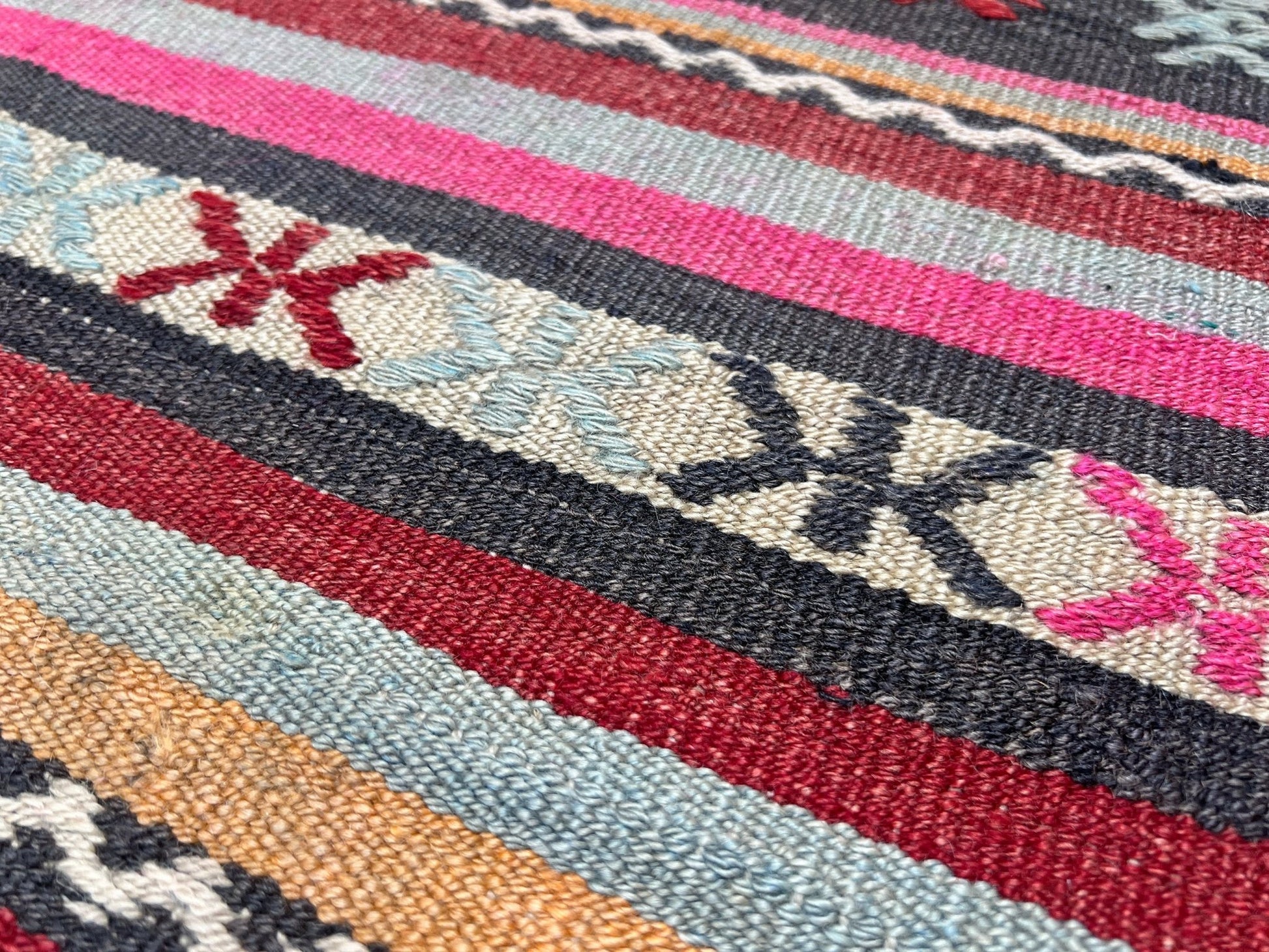 Denizli vintage Turkish kilim rug shop san francisco bay area. Handmade wool flatweave rug. Vibrant rug buy. 