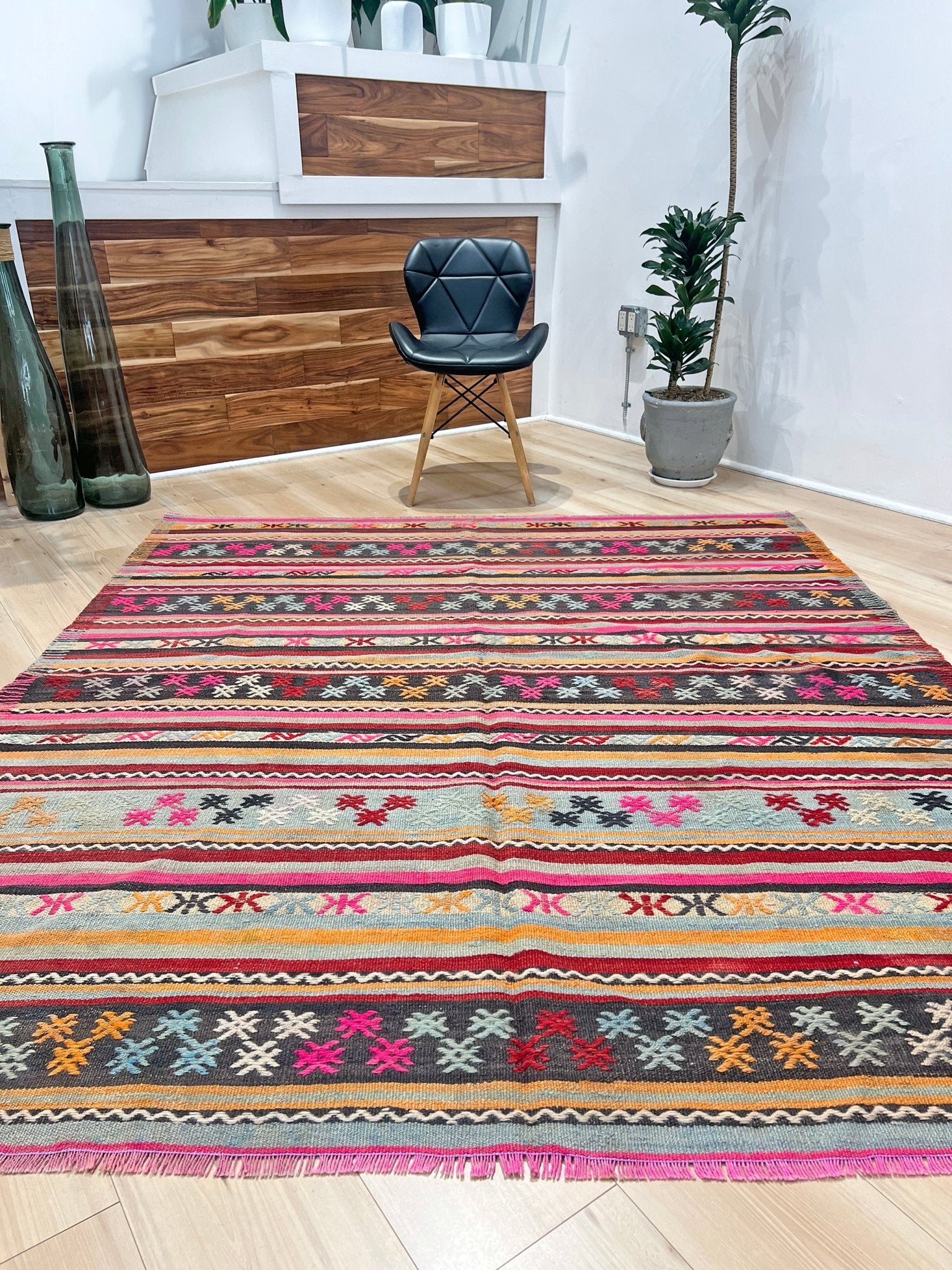 Denizli vintage Turkish kilim rug shop san francisco bay area. Handmade wool flatweave rug. Vibrant rug buy. 