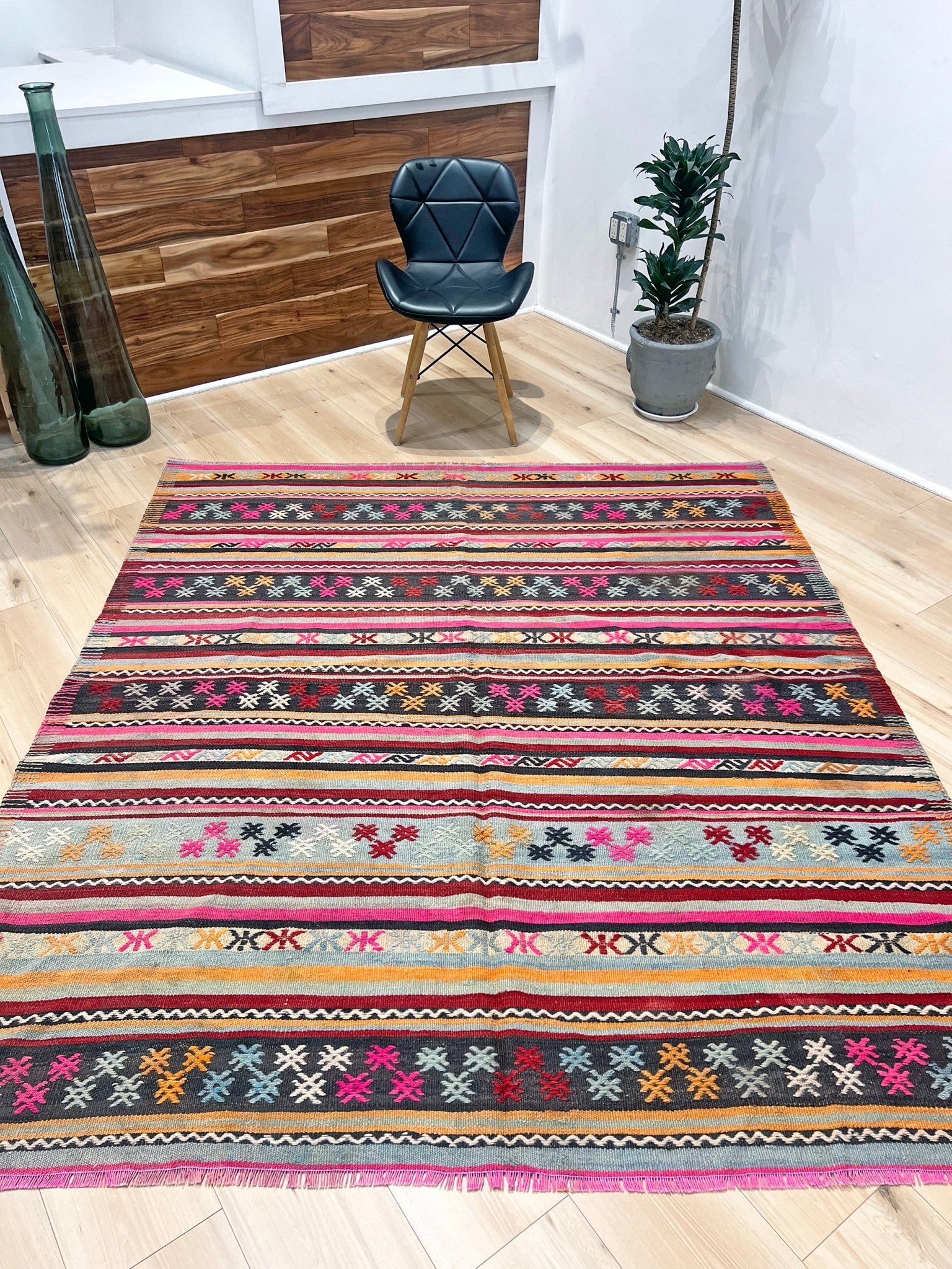 Denizli vintage Turkish kilim rug shop san francisco bay area. Handmade wool flatweave rug. Vibrant rug buy. 