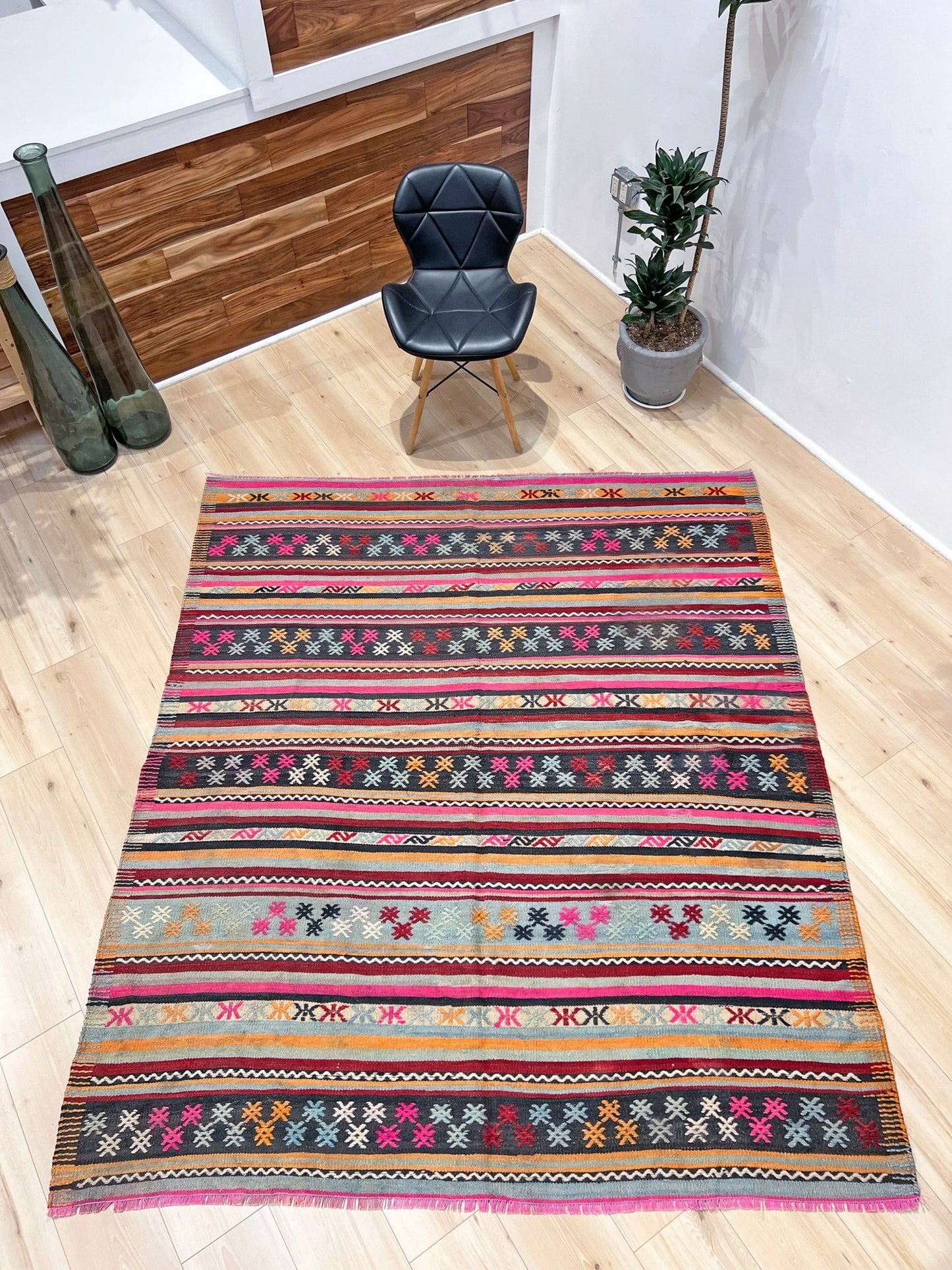 Denizli vintage Turkish kilim rug shop san francisco bay area. Handmade wool flatweave rug. Vibrant rug buy. 