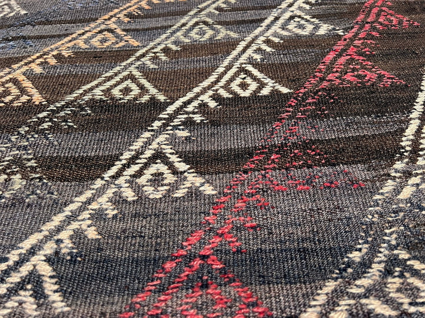 Vibrant kilim rug in living room setting. Distressed vintage turkish kilim rug shop. Flatweave rug Handmade rug shop SF bay area. Oriental rug shop palo alro. 