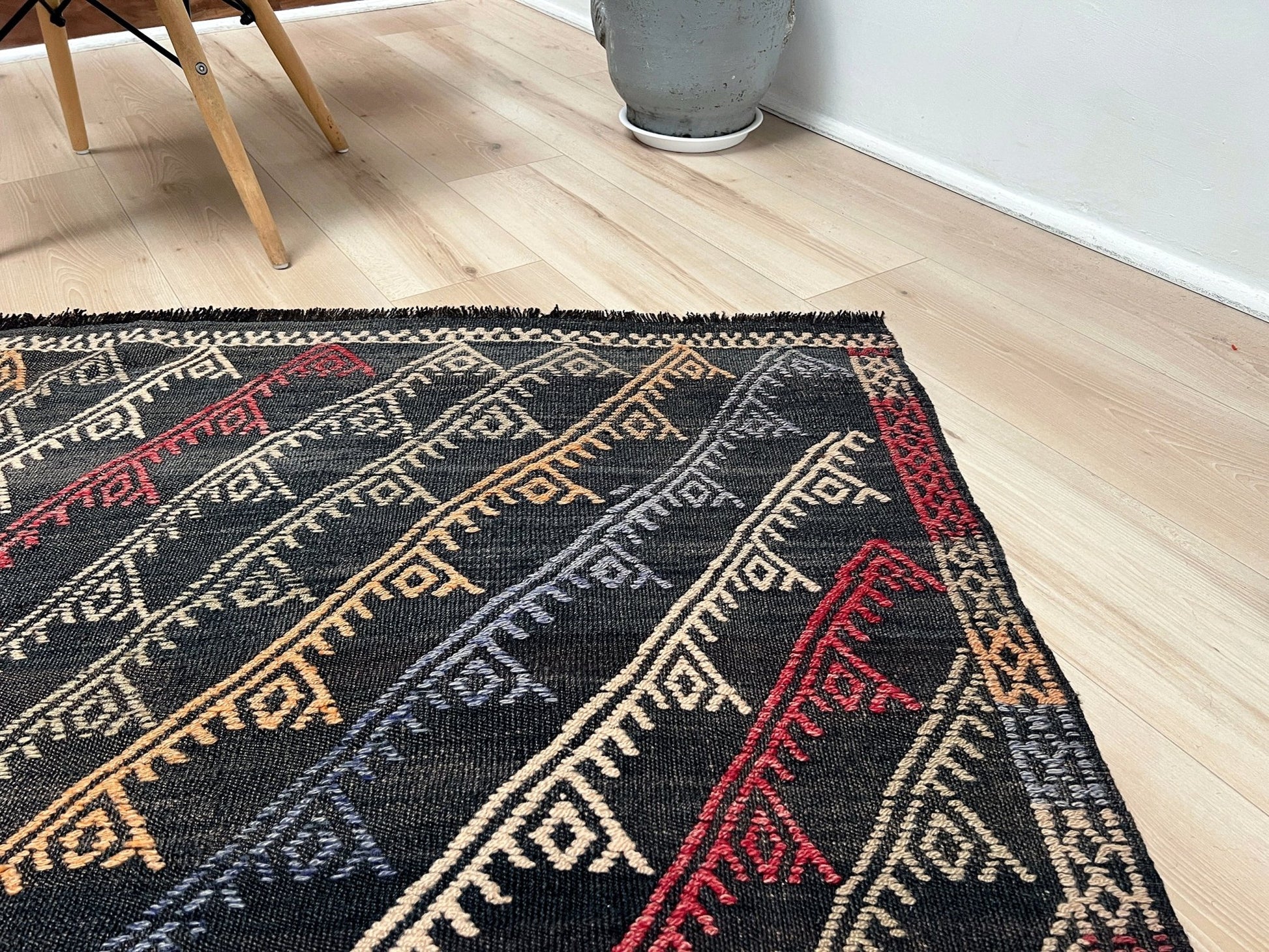 Vibrant kilim rug in living room setting. Distressed vintage turkish kilim rug shop. Flatweave rug Handmade rug shop SF bay area. Oriental rug shop palo alro. 