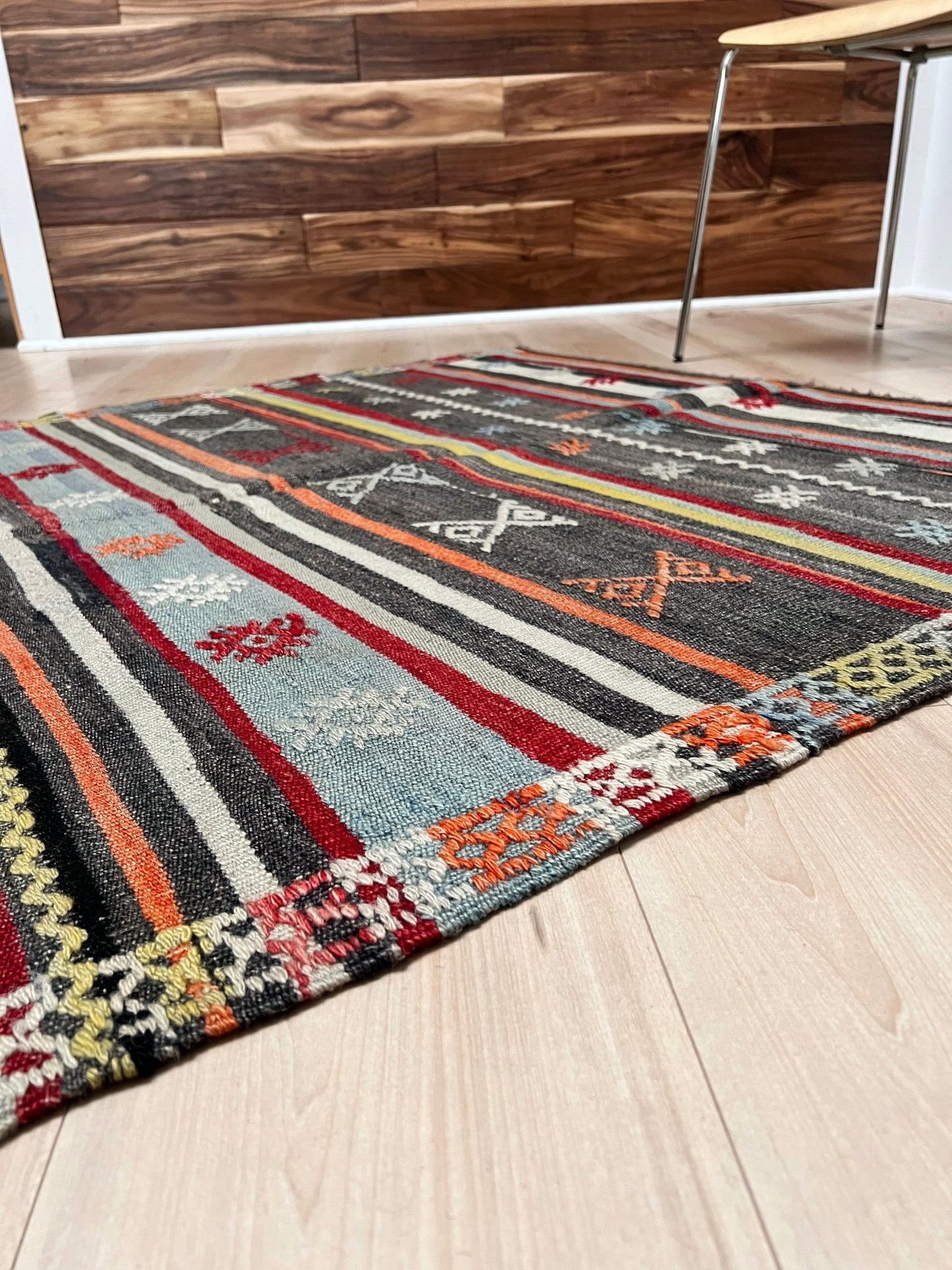 Denizli turkish kilim rug. Small wool rug for bedroom, living room, kitchen, office. Oriental rug shop San Francisco Bay Area