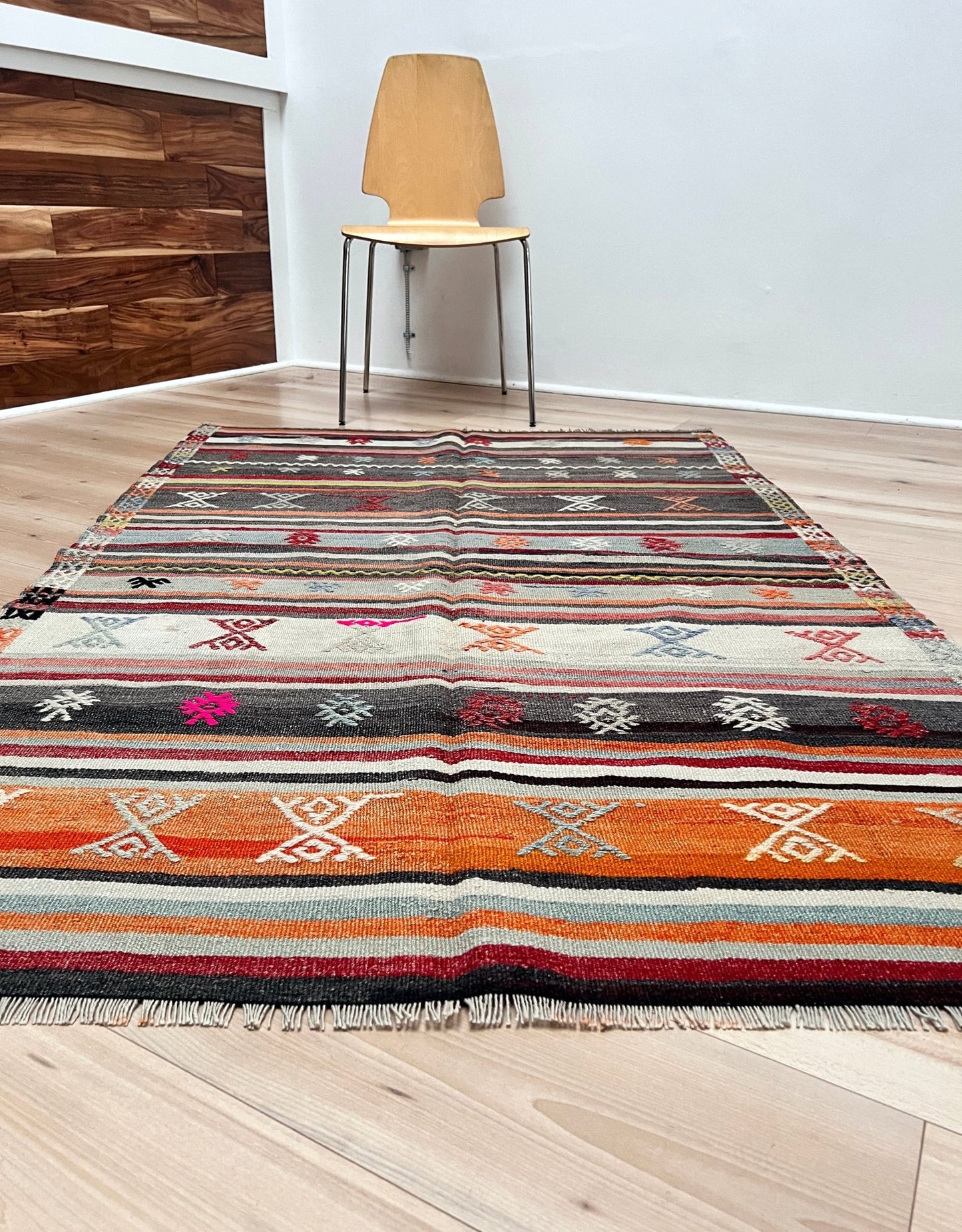 Denizli turkish kilim rug. Small wool rug for bedroom, living room, kitchen, office. Oriental rug shop San Francisco Bay Area