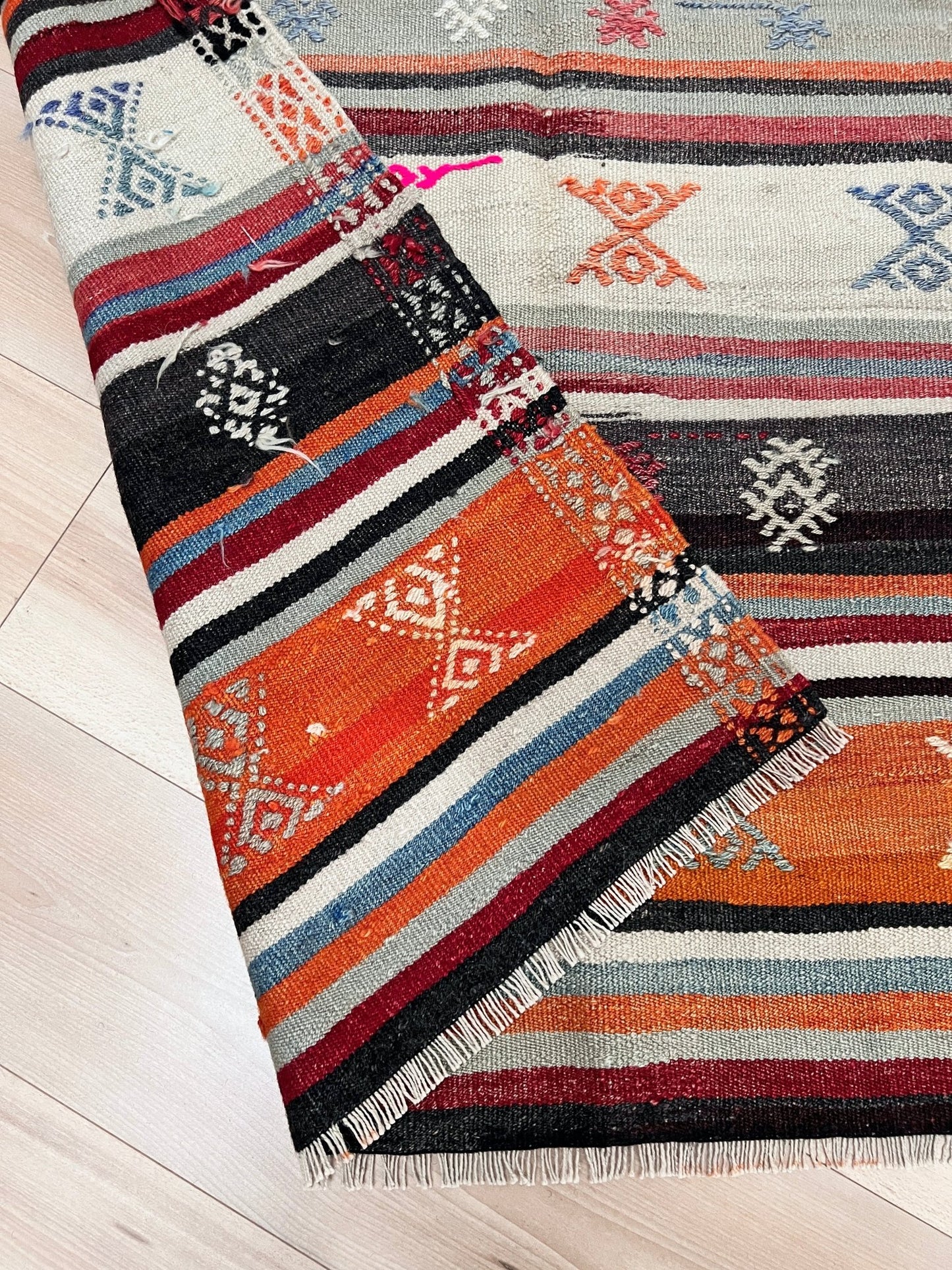 Denizli turkish kilim rug. Small wool rug for bedroom, living room, kitchen, office. Oriental rug shop San Francisco Bay Area