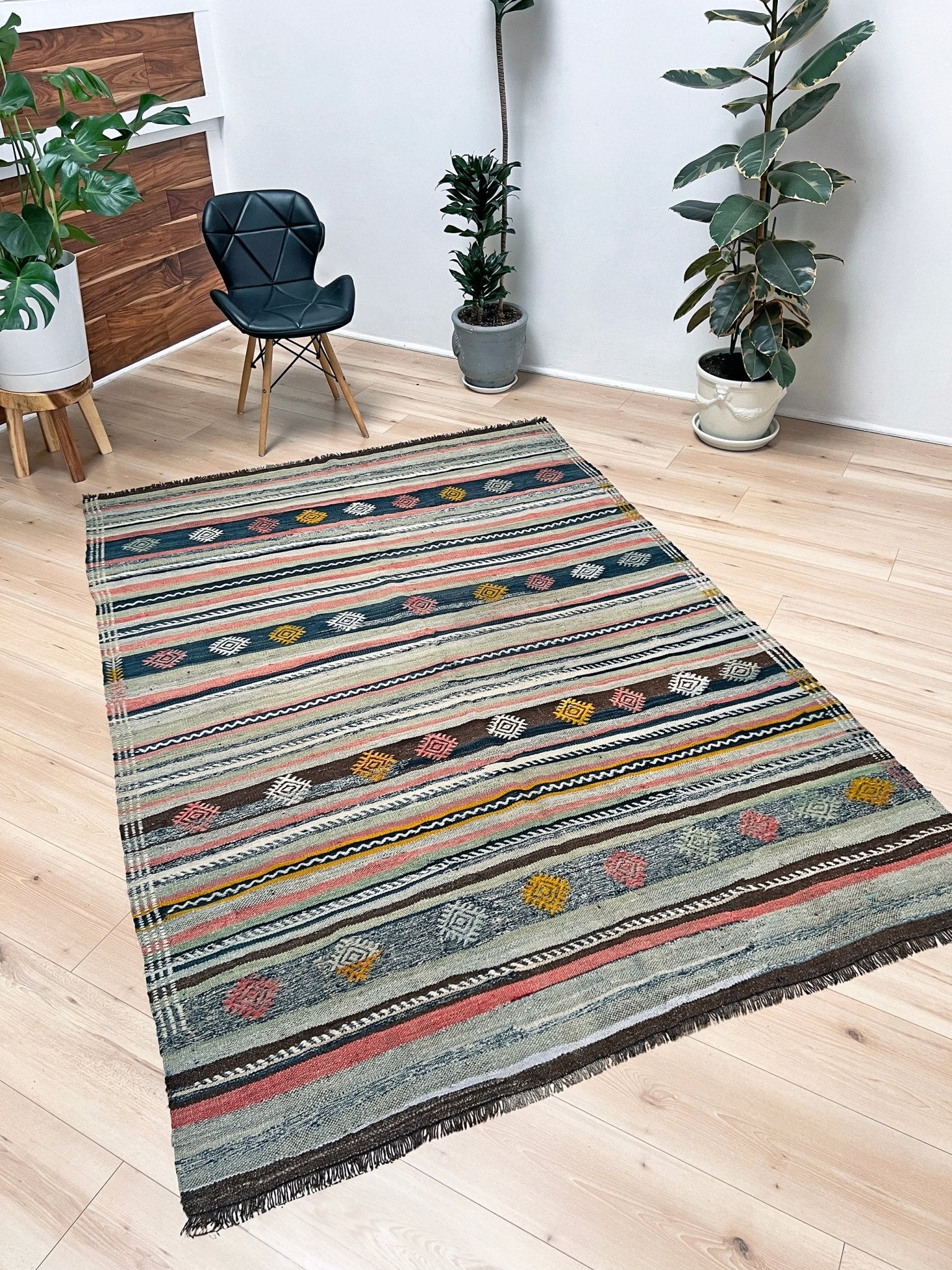 vintage turkish kilim rug in living room setting, bright colors, indigo rugs, soft rug, bold color, San Francisco Bay Area, California, rug store, rug shop, local shop, vintage rug, modern kilim, warm colors, antique rug, antique kilim.