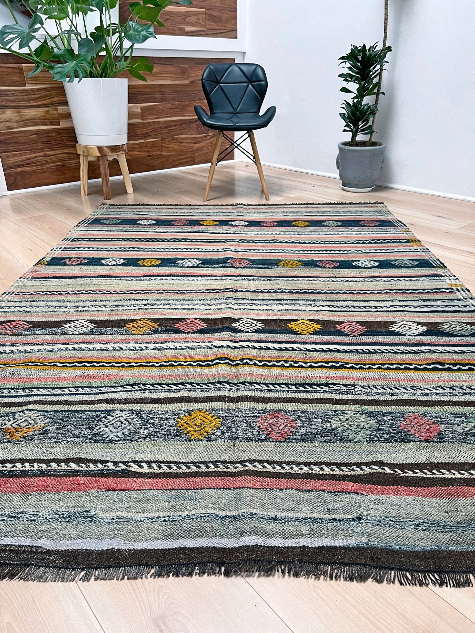 vintage turkish kilim rug in living room setting, bright colors, indigo rugs, soft rug, bold color, San Francisco Bay Area, California, rug store, rug shop, local shop, vintage rug, modern kilim, warm colors, antique rug, antique kilim.