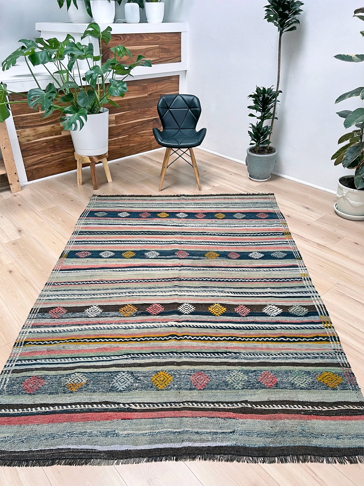 vintage turkish kilim rug in living room setting, bright colors, indigo rugs, soft rug, bold color, San Francisco Bay Area, California, rug store, rug shop, local shop, vintage rug, modern kilim, warm colors, antique rug, antique kilim.