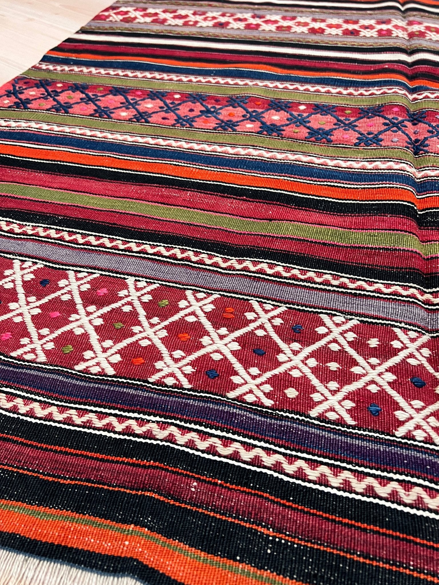 Pergamum handmade wool kilim turkish rug shop San Francisco Bay Area Portland Seattle. Buy handmade rugs online free shipping