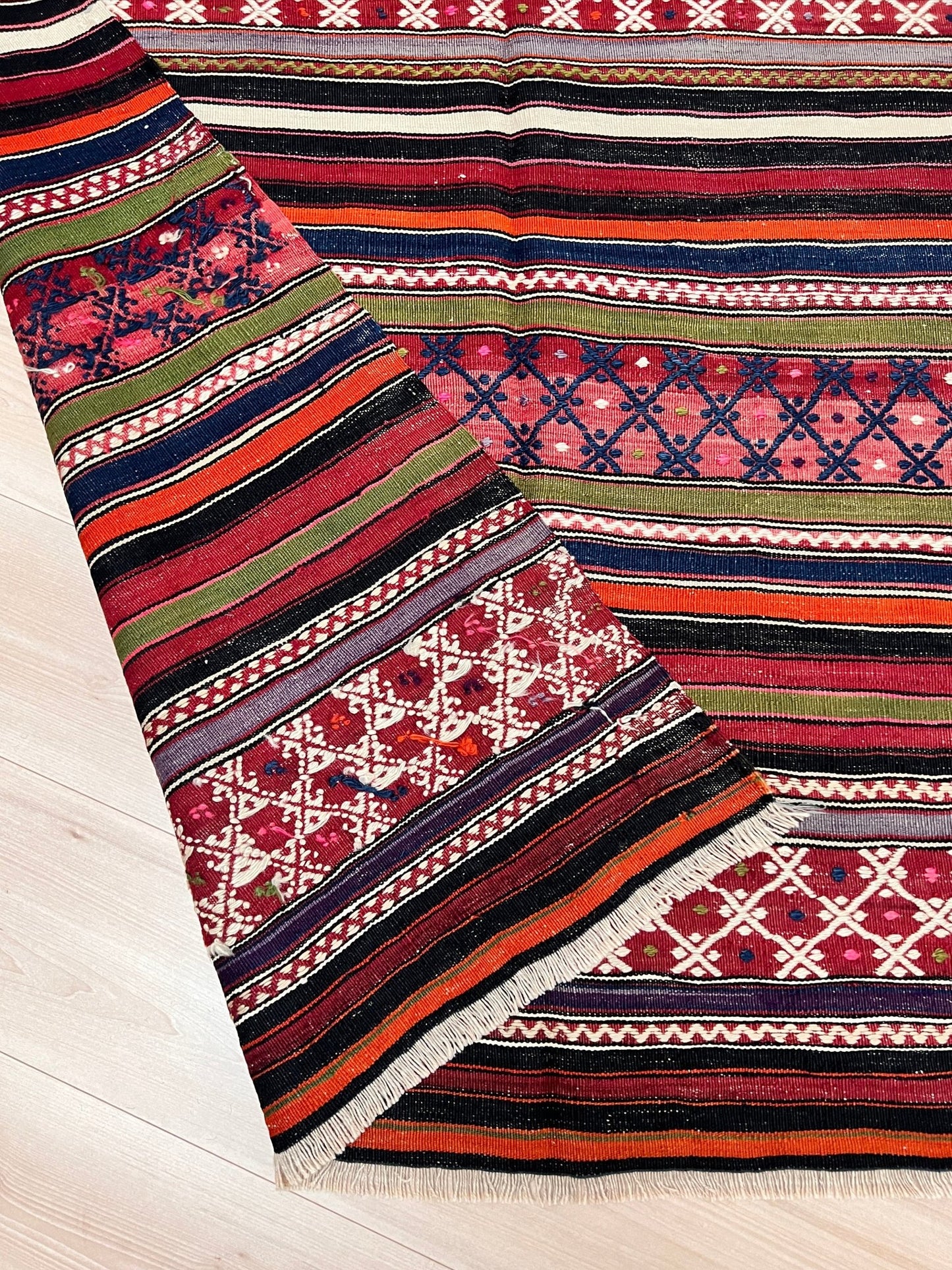 Pergamum handmade wool kilim turkish rug shop San Francisco Bay Area Portland Seattle. Buy handmade rugs online free shipping