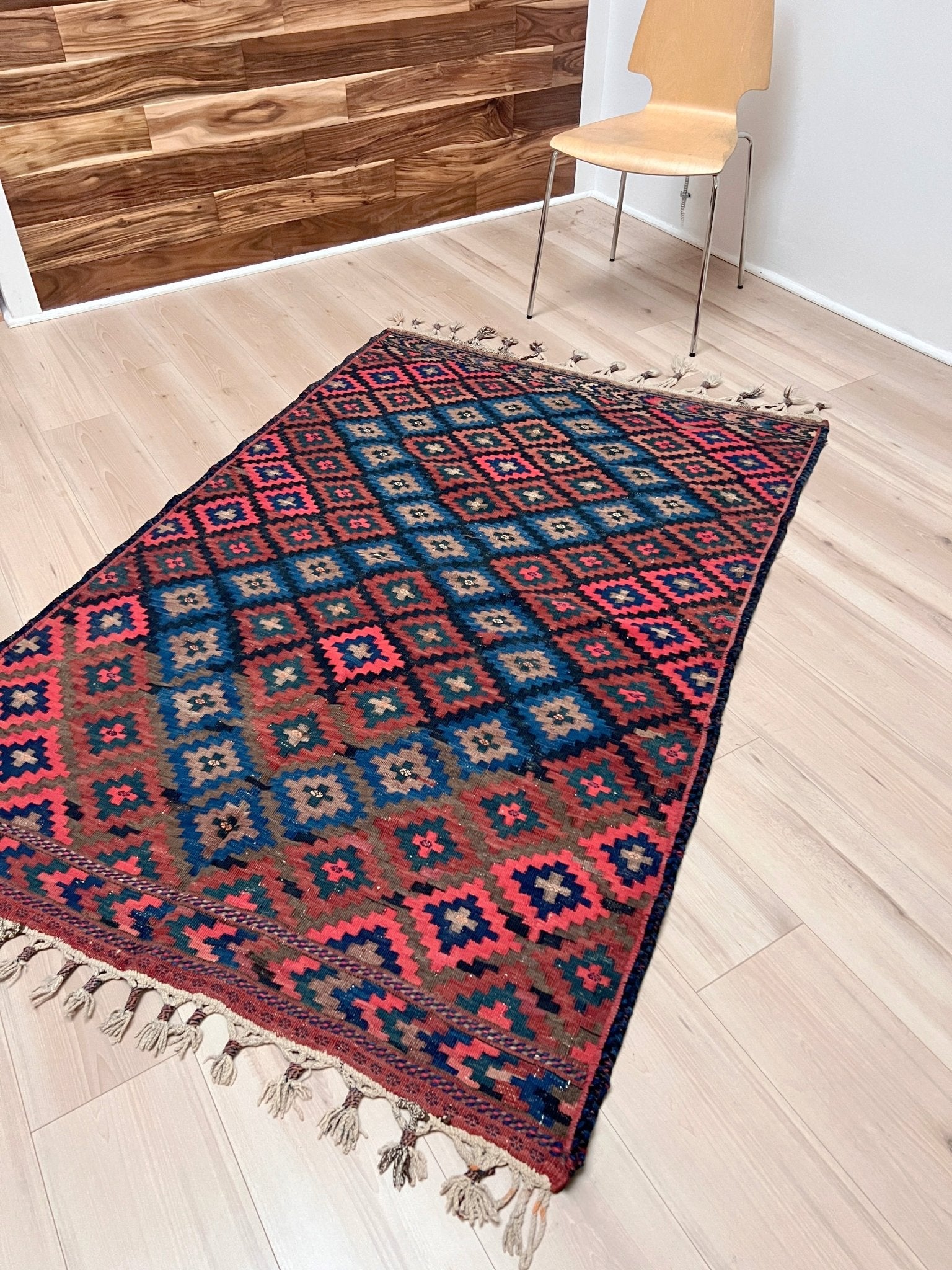 Ardebil Vintage Persian Kilim Rug. Oriental Rug shop San Francisco Bay Area Buy rug living room, bedroom, kitchen, office.