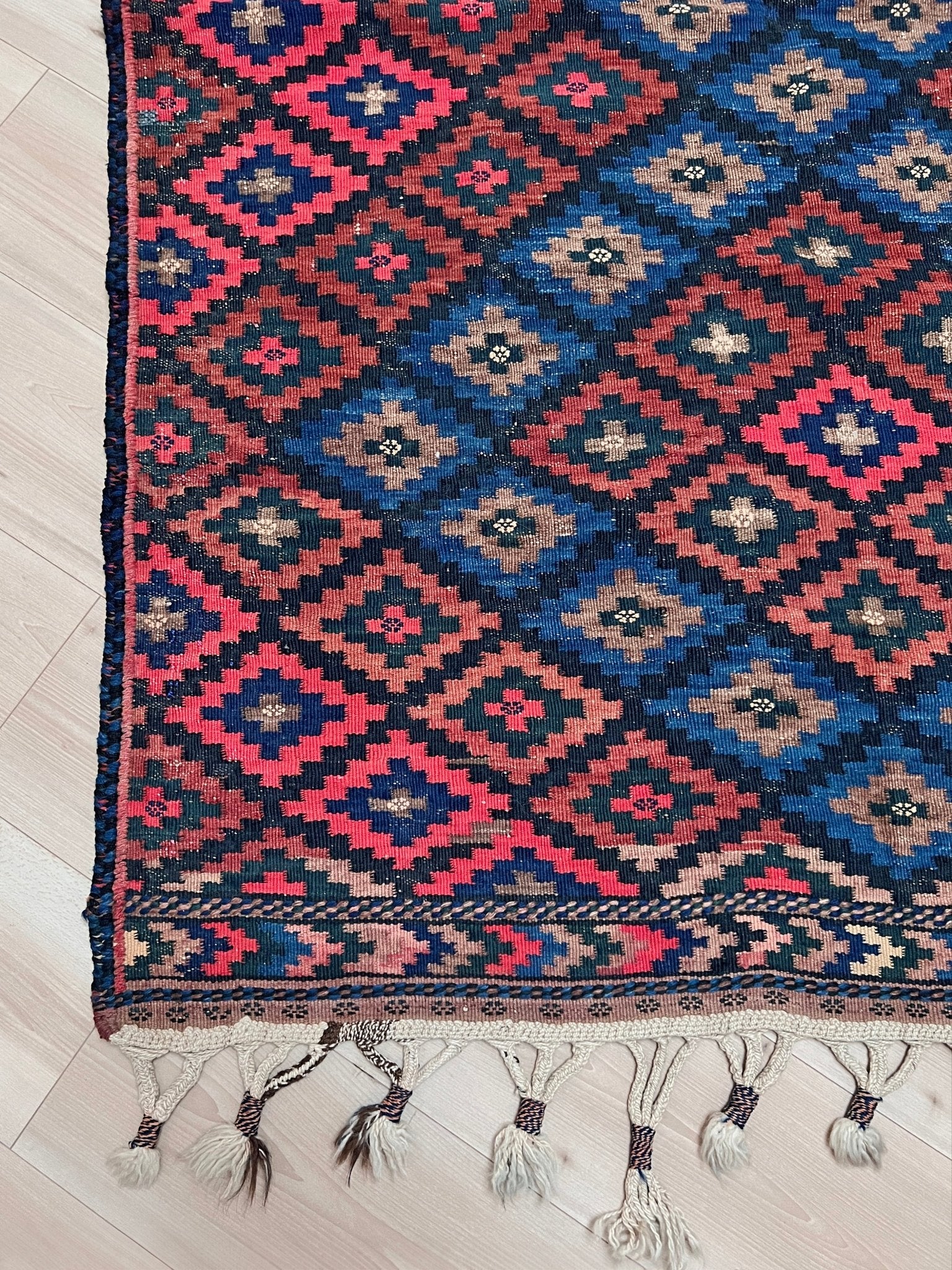 Ardebil Vintage Persian Kilim Rug. Oriental Rug shop San Francisco Bay Area Buy rug living room, bedroom, kitchen, office.