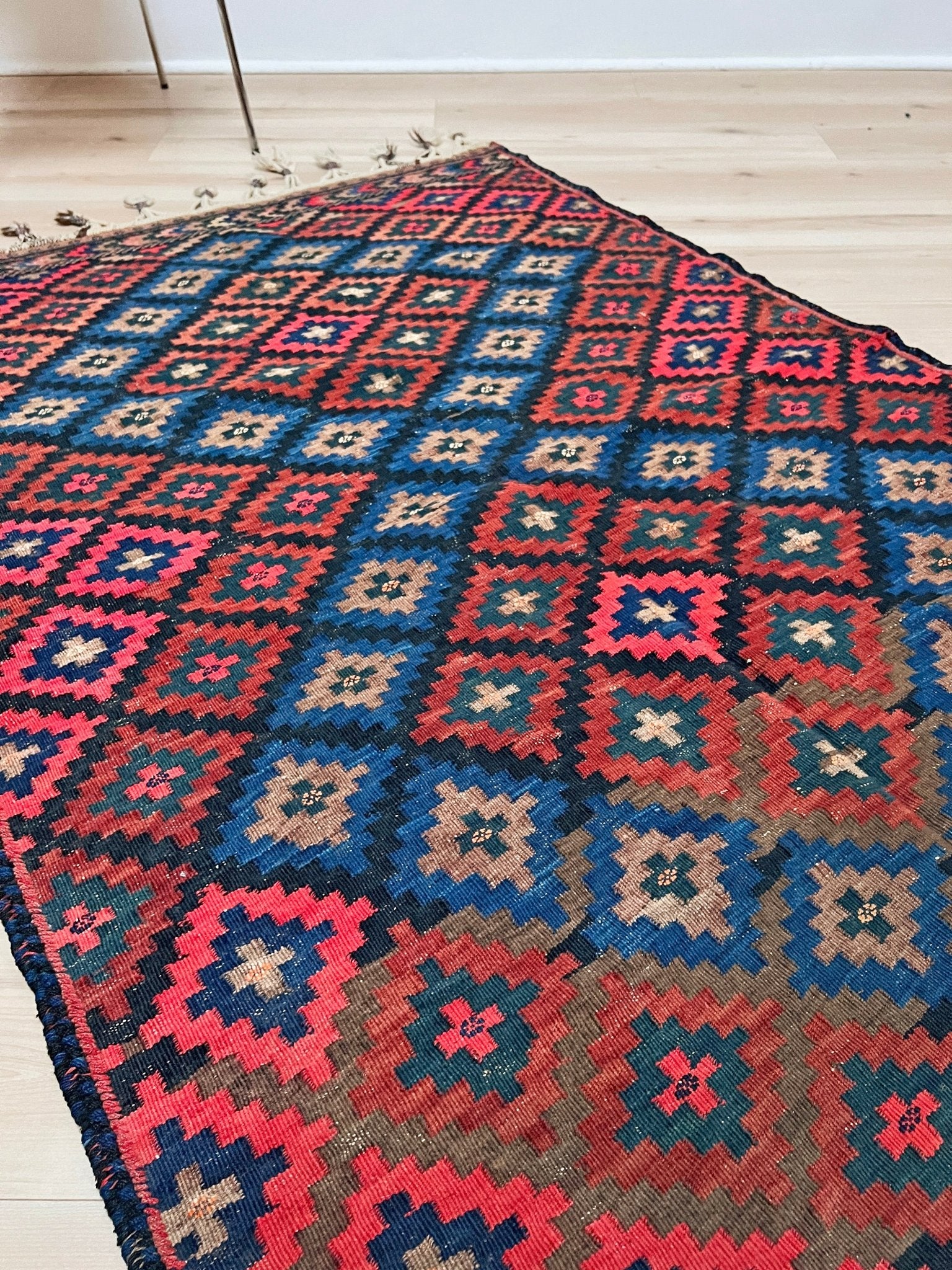 Ardebil Vintage Persian Kilim Rug. Oriental Rug shop San Francisco Bay Area Buy rug living room, bedroom, kitchen, office.