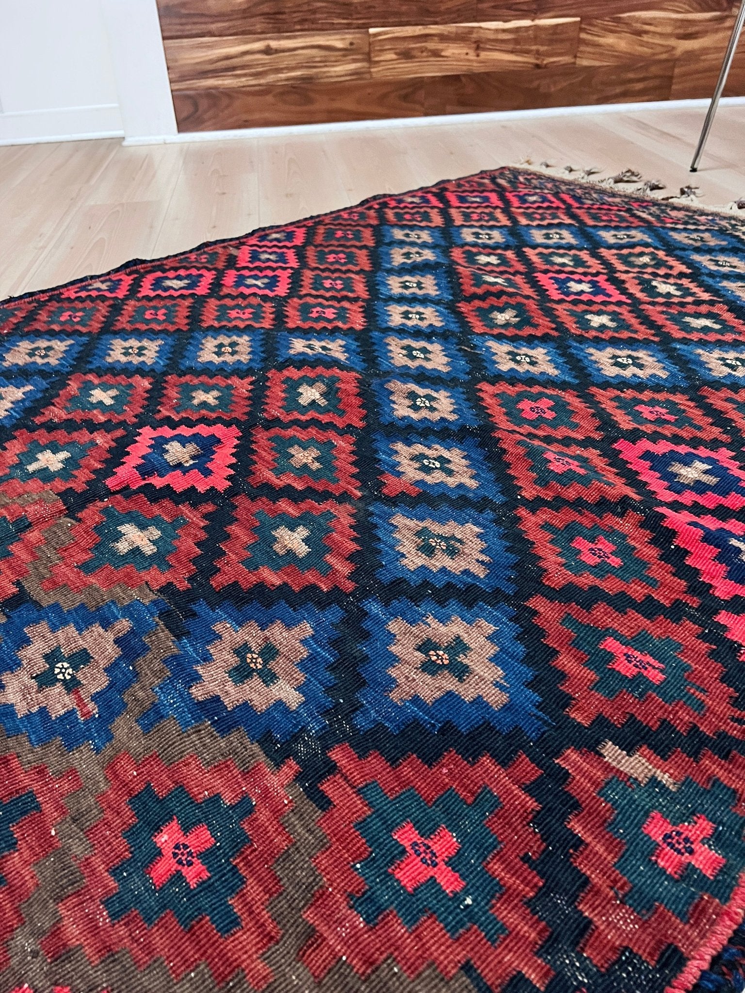 Ardebil Vintage Persian Kilim Rug. Oriental Rug shop San Francisco Bay Area Buy rug living room, bedroom, kitchen, office.