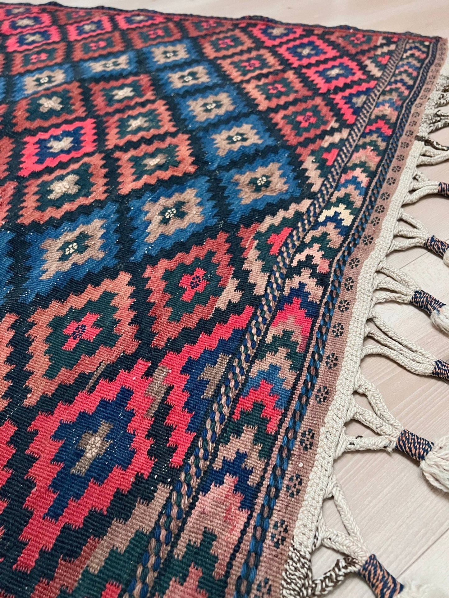 Ardebil Vintage Persian Kilim Rug. Oriental Rug shop San Francisco Bay Area Buy rug living room, bedroom, kitchen, office.