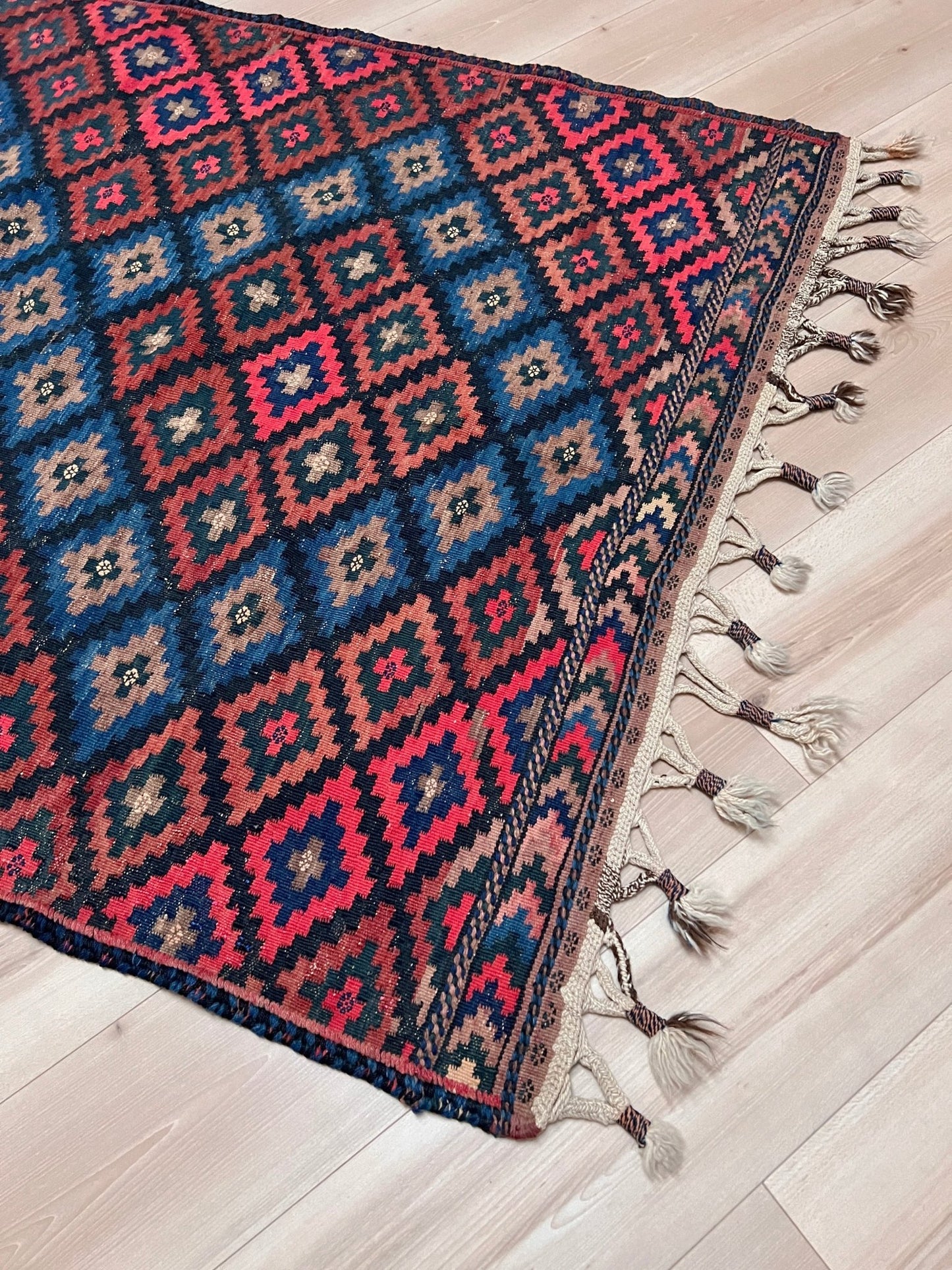 Ardebil Vintage Persian Kilim Rug. Oriental Rug shop San Francisco Bay Area Buy rug living room, bedroom, kitchen, office.