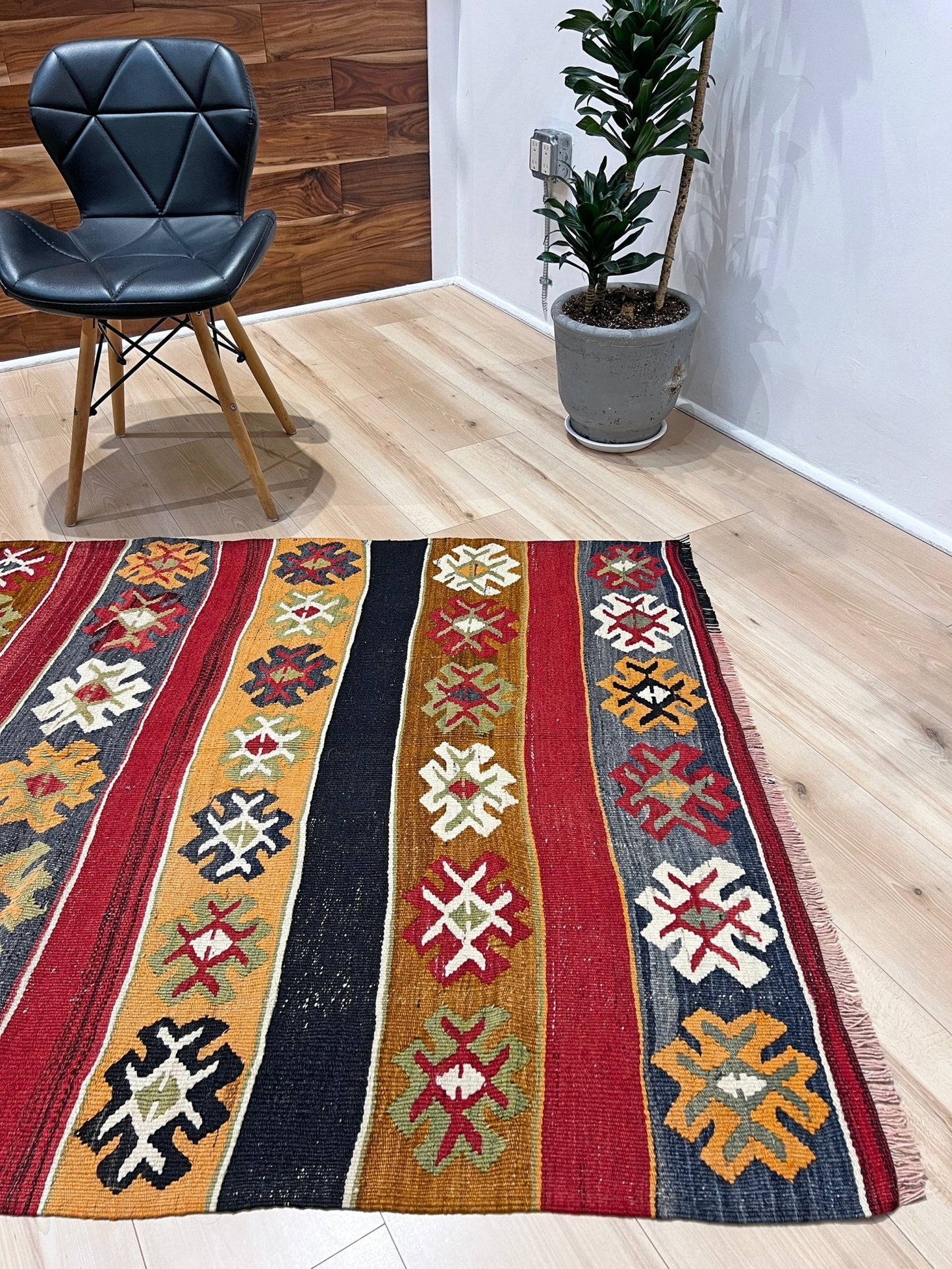 Denizli floral turkish kilim rug shop. Oriental rug shop san francisco. Buy flatweave kilim rug online. 