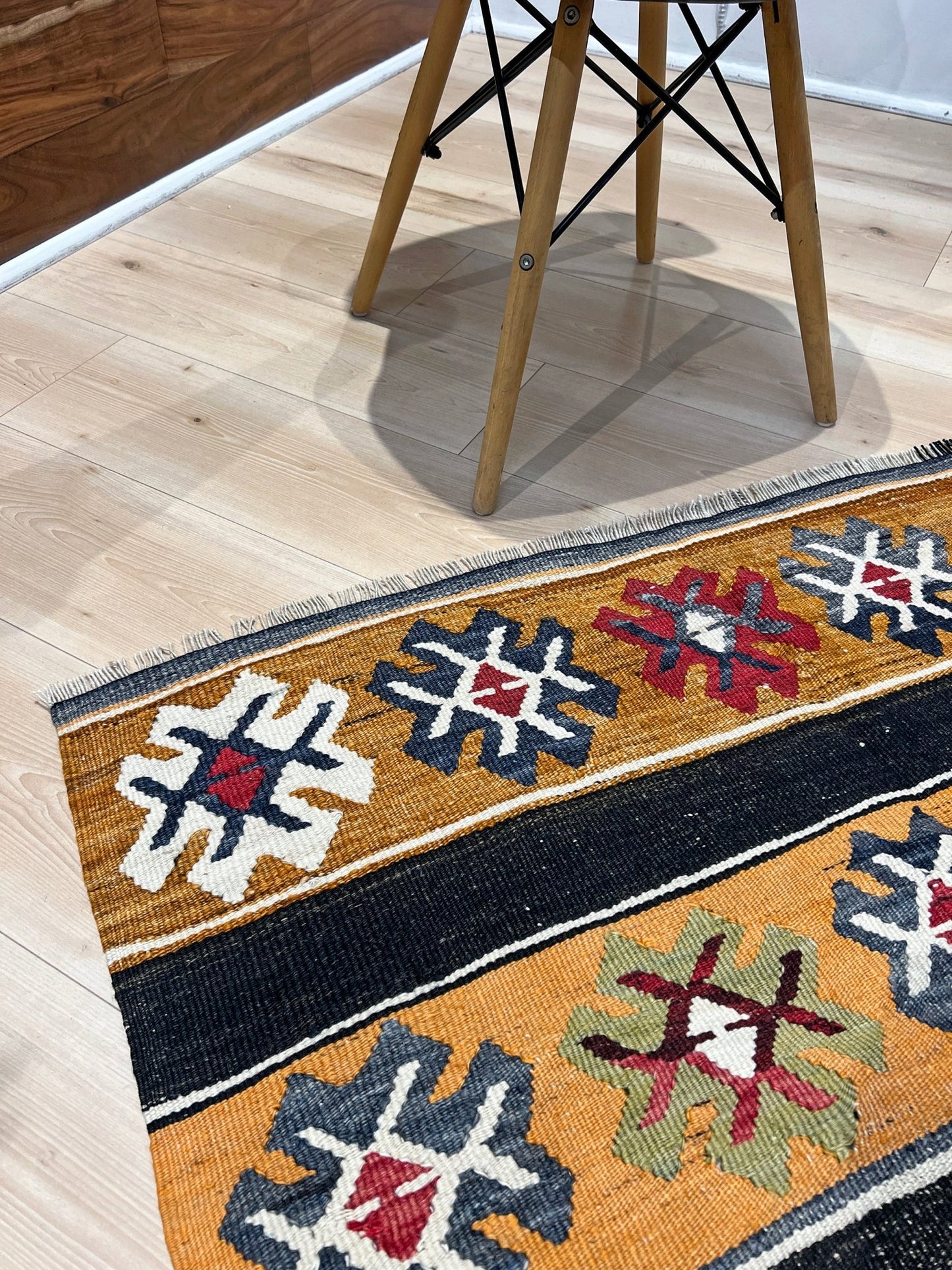 Denizli floral turkish kilim rug shop. Oriental rug shop san francisco. Buy flatweave kilim rug online. 