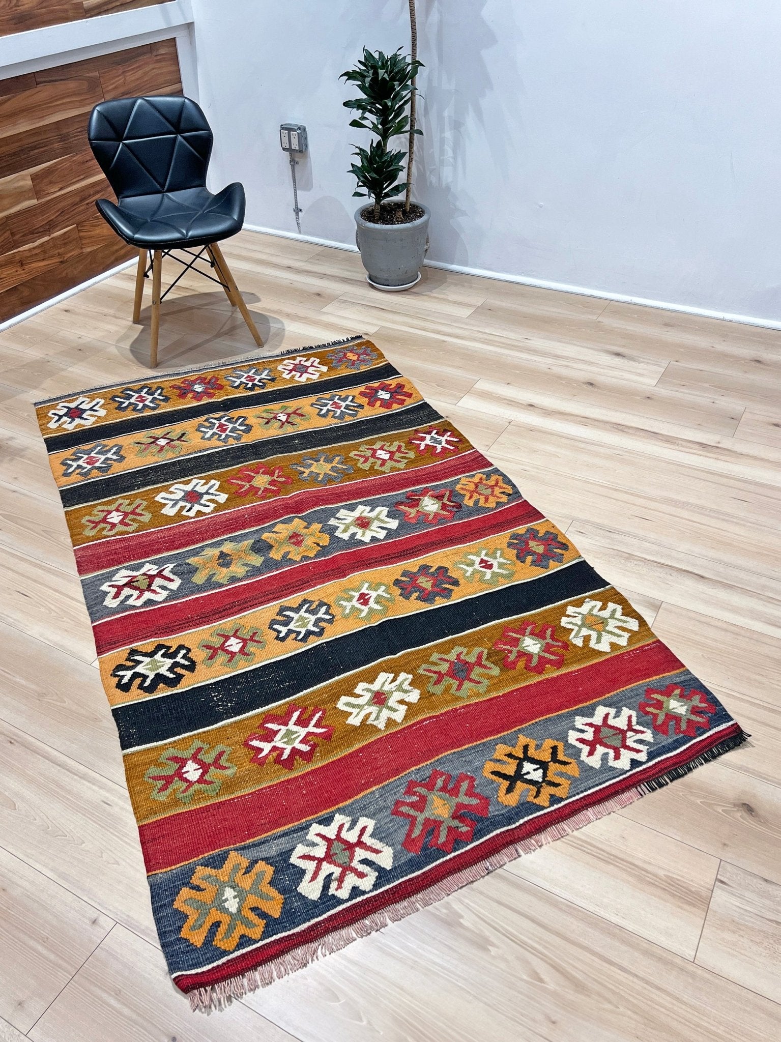 Denizli floral turkish kilim rug shop. Oriental rug shop san francisco. Buy flatweave kilim rug online. 