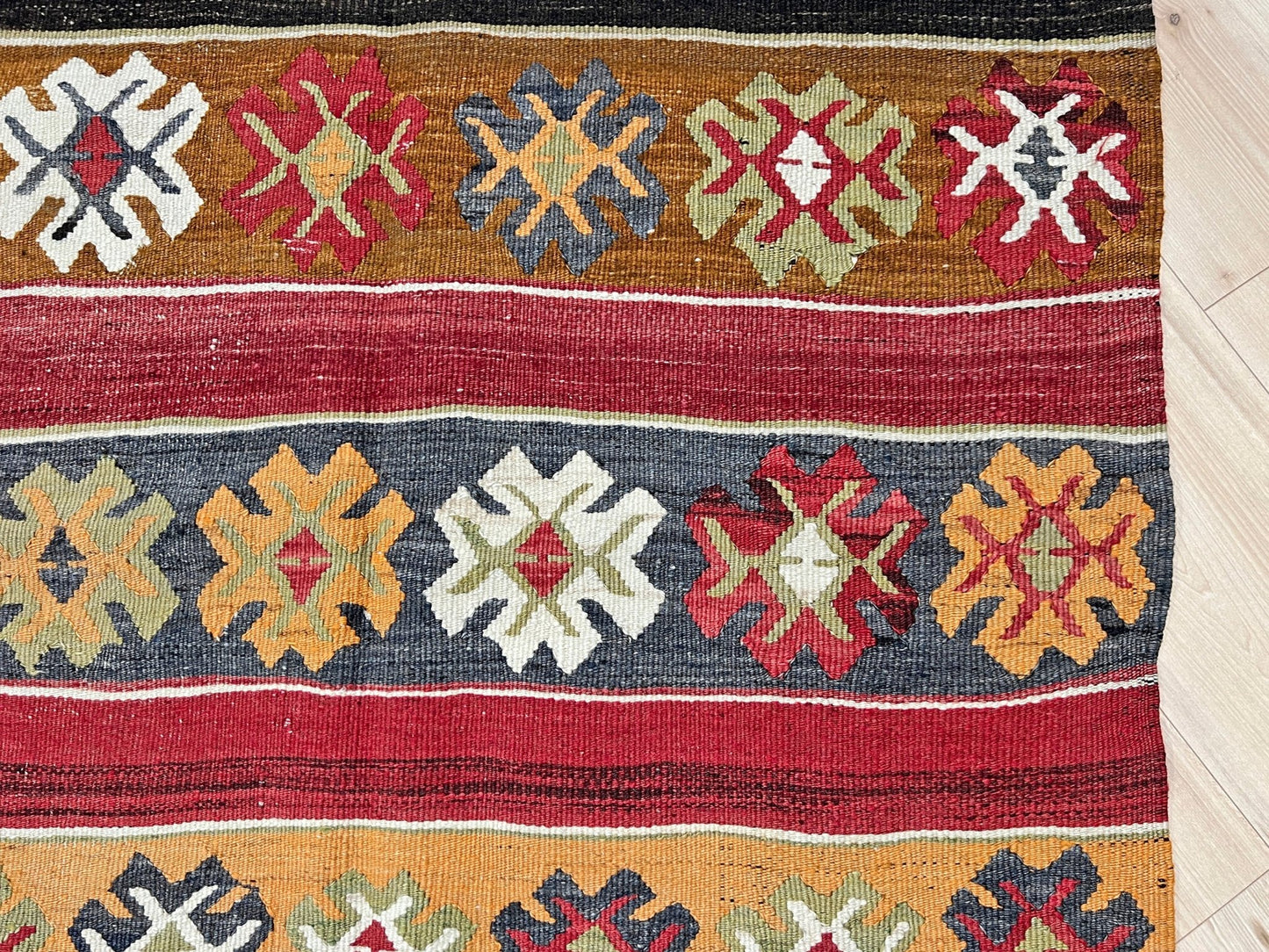 Denizli floral turkish kilim rug shop. Oriental rug shop san francisco. Buy flatweave kilim rug online. 